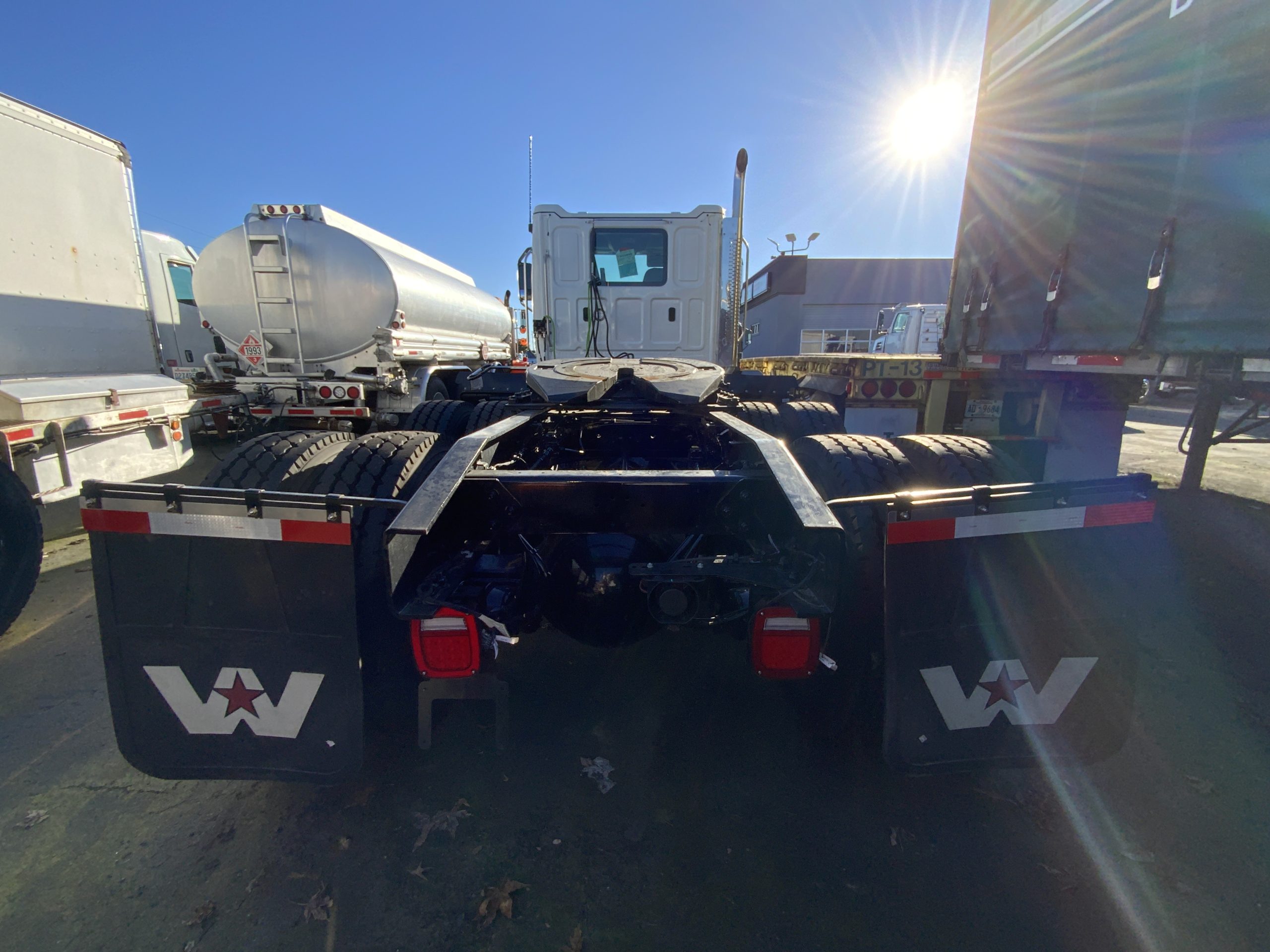 2025 WESTERN STAR 47X - image 2 of 6