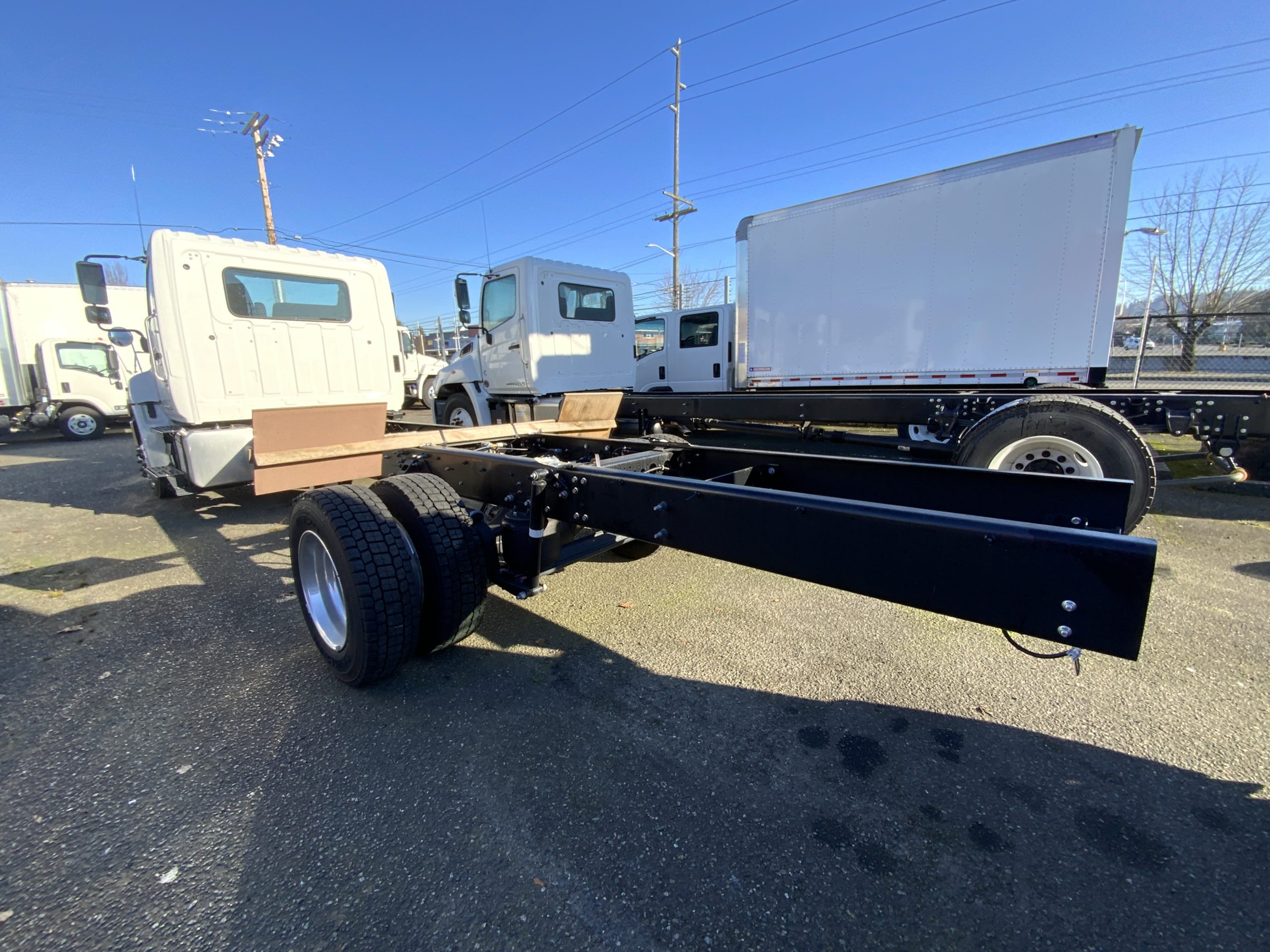 2025 HINO L6 - image 2 of 6