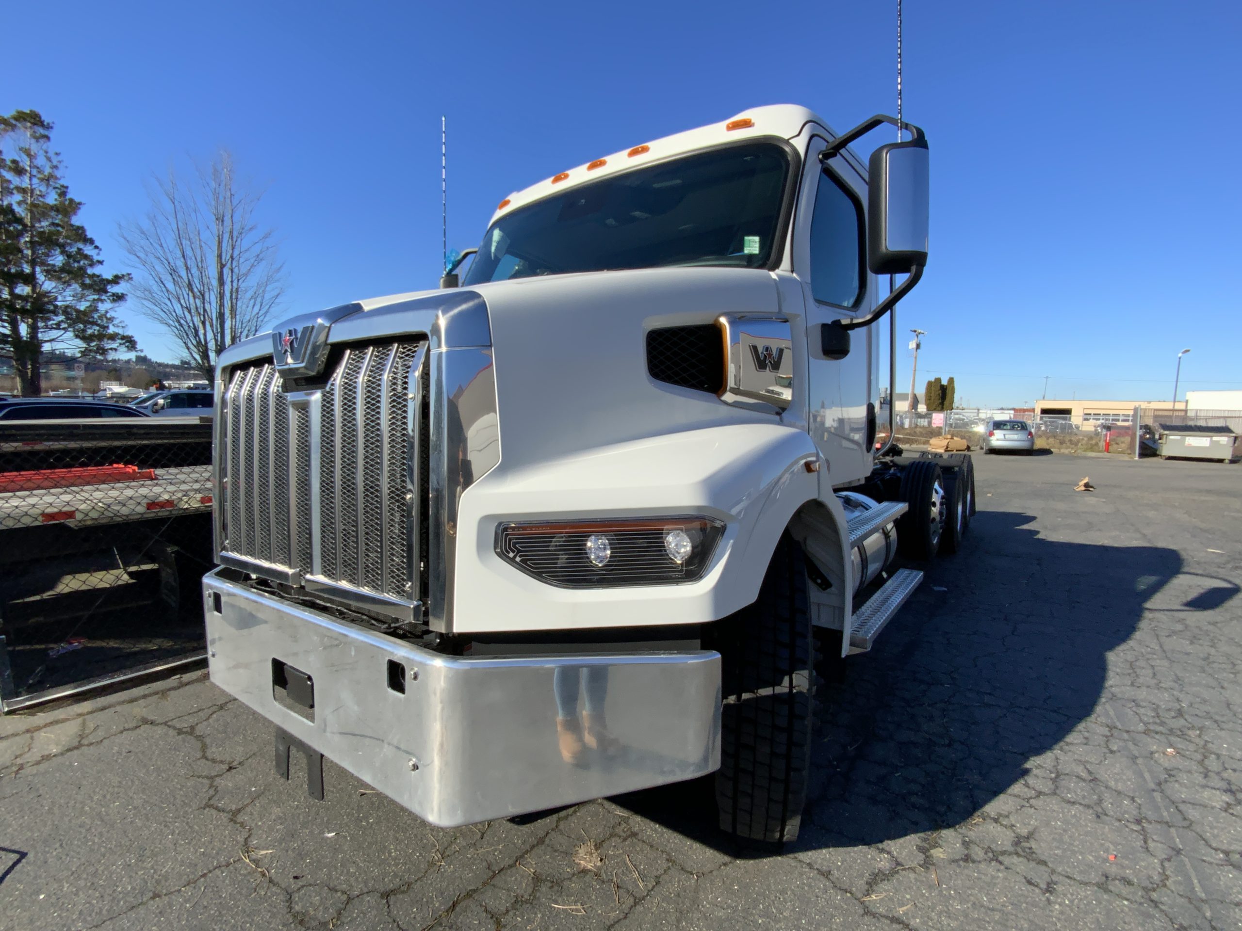 2025 WESTERN STAR 47X - image 1 of 6