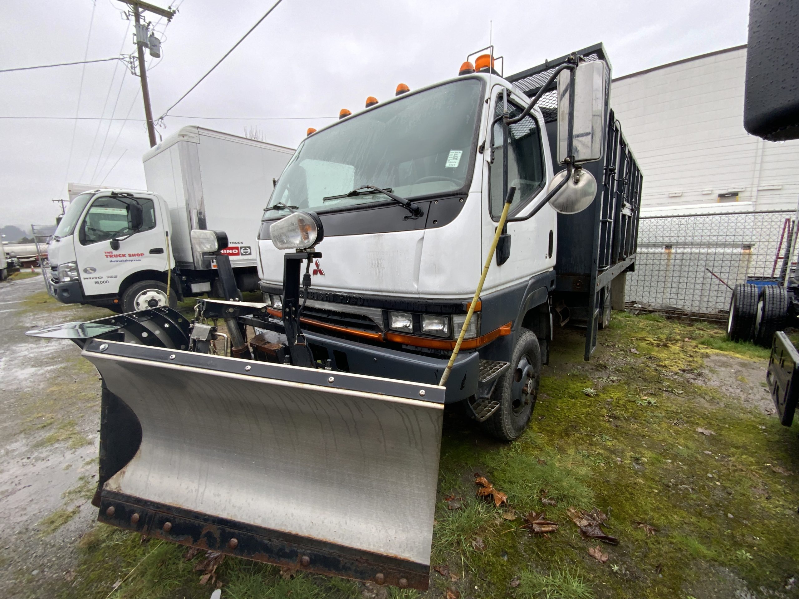2001 MITSUBISHI FUSO FG639 - image 1 of 6