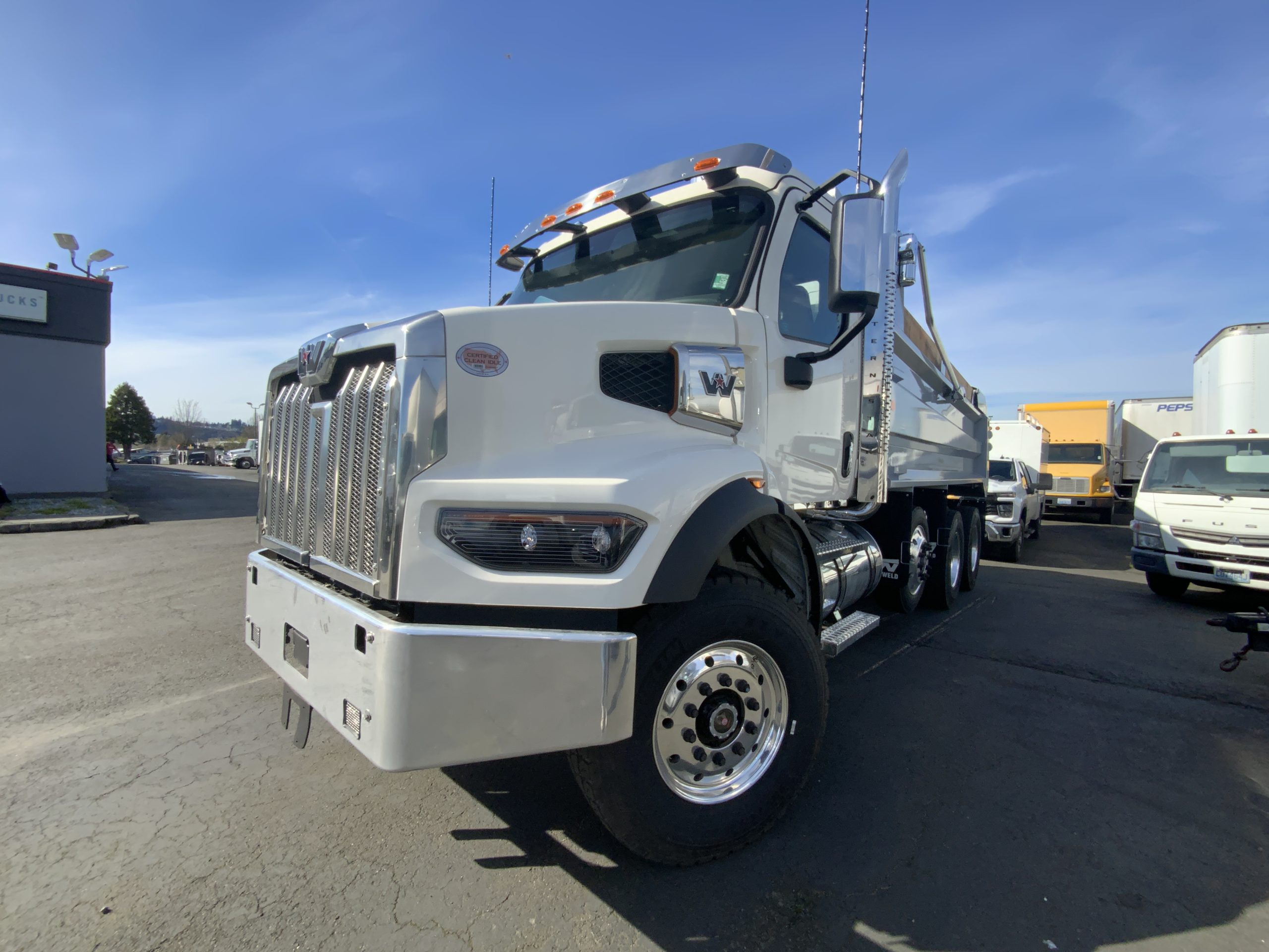 2025 WESTERN STAR 47X - image 1 of 6