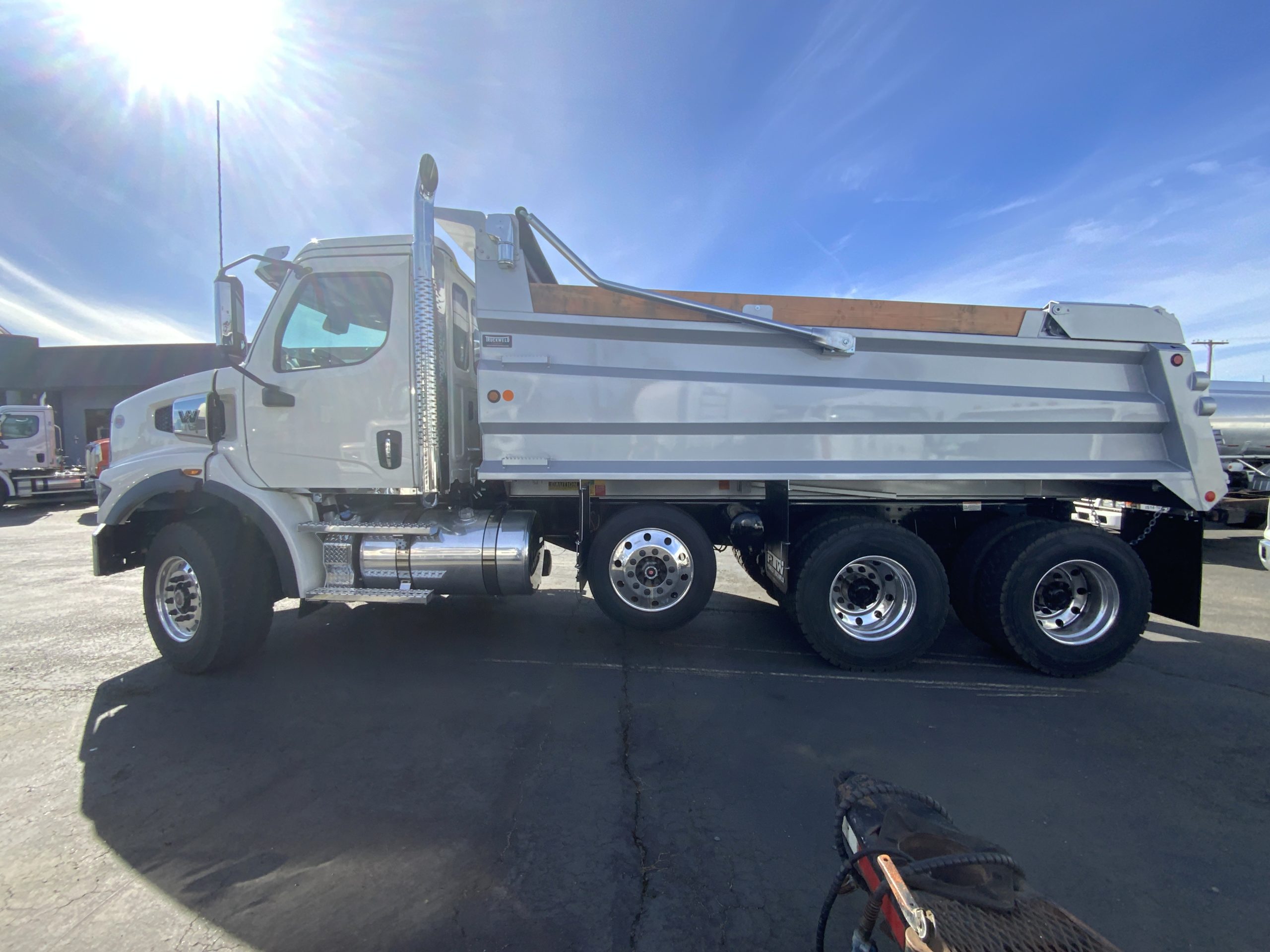 2025 WESTERN STAR 47X - image 2 of 6