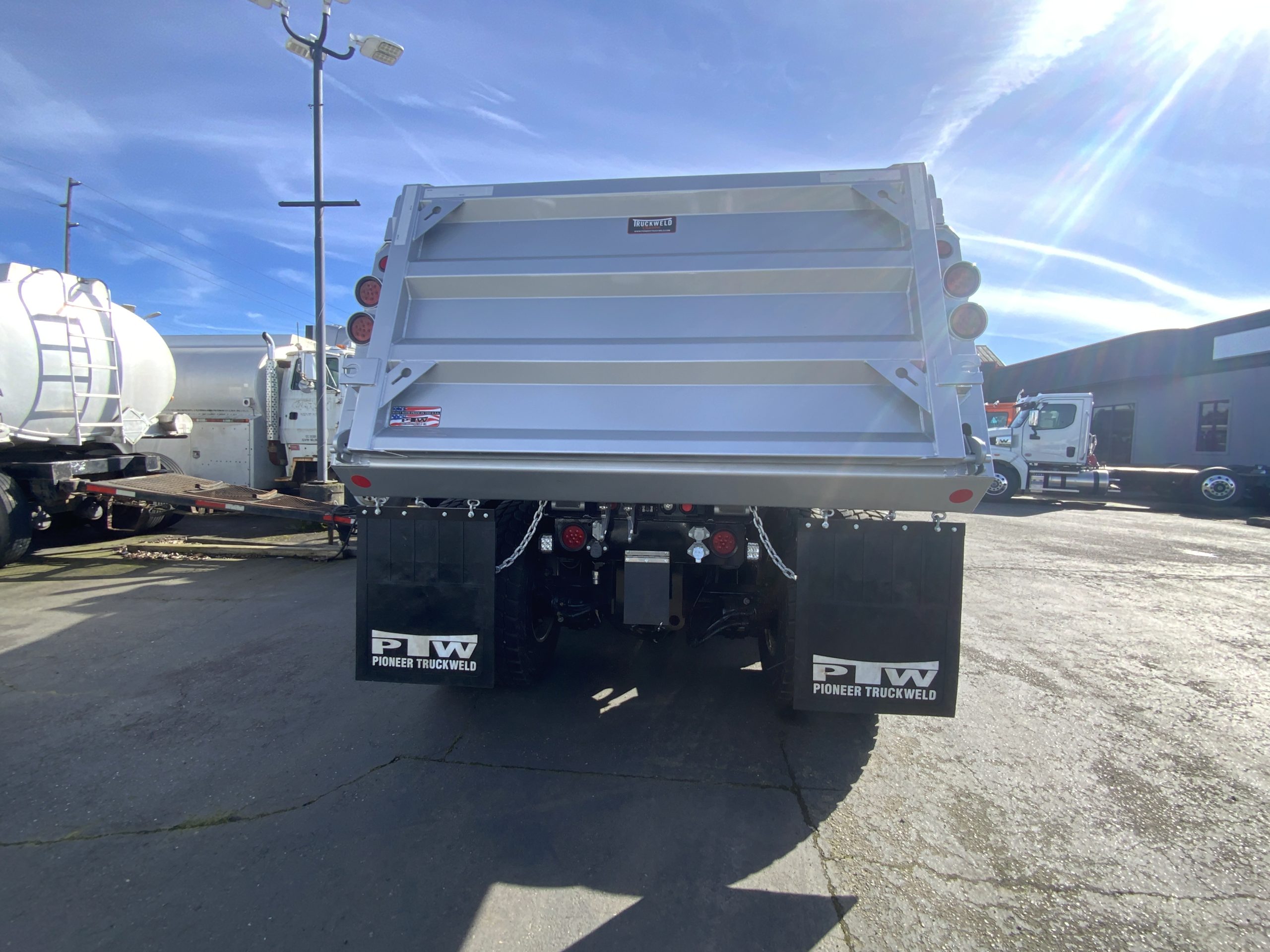 2025 WESTERN STAR 47X - image 4 of 6