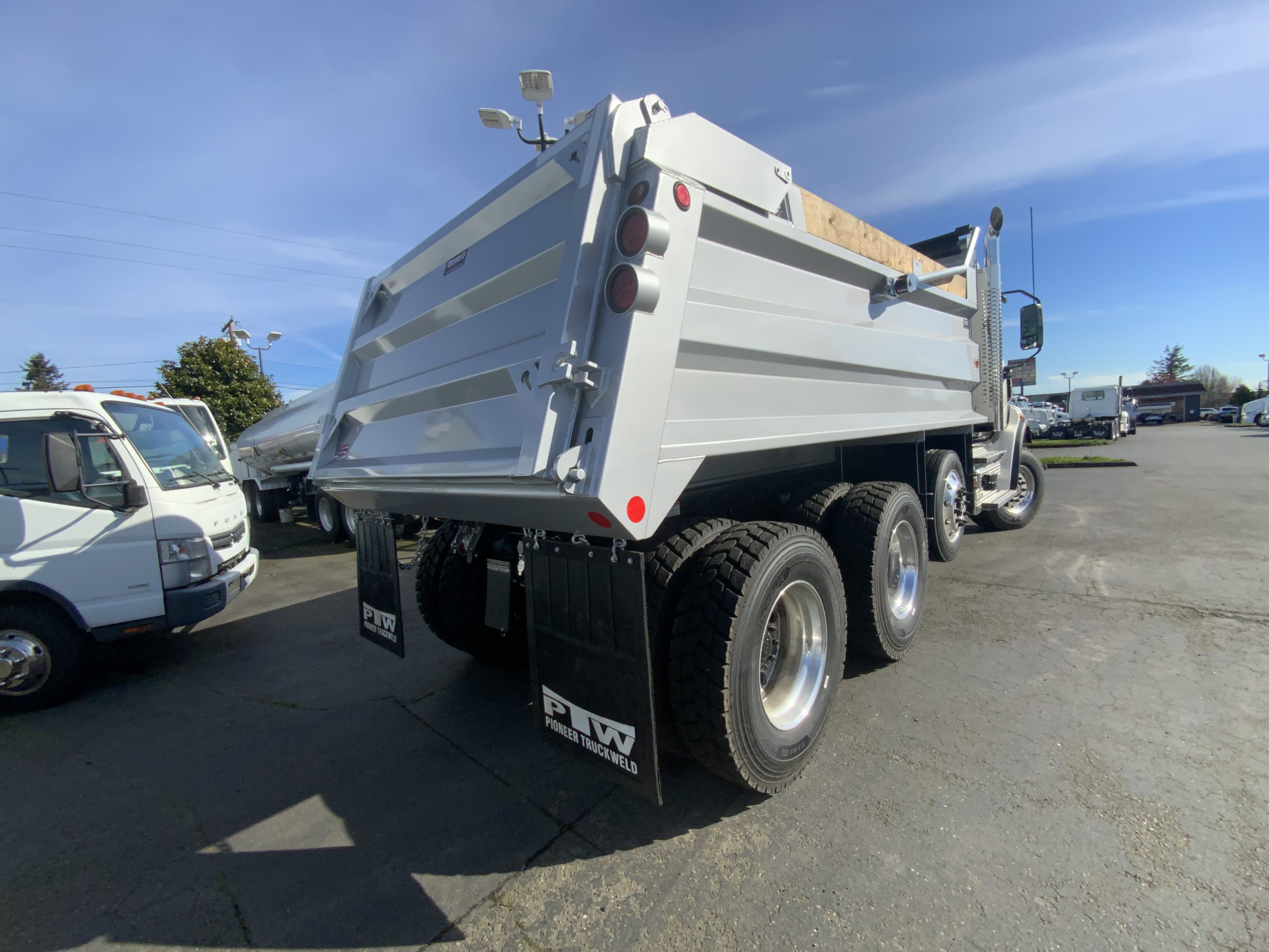 2025 WESTERN STAR 47X - image 5 of 6