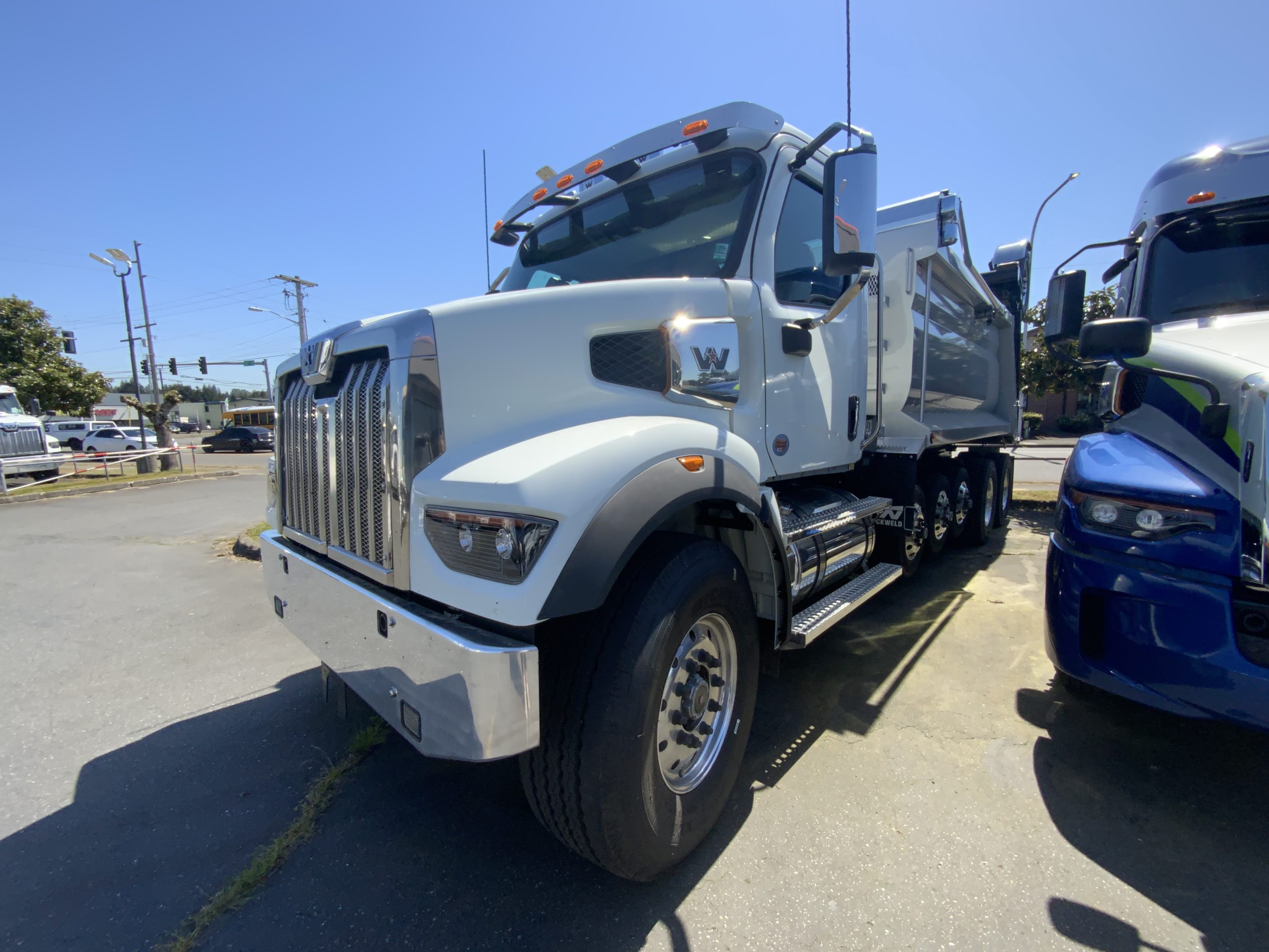 2025 WESTERN STAR 47X - image 1 of 6
