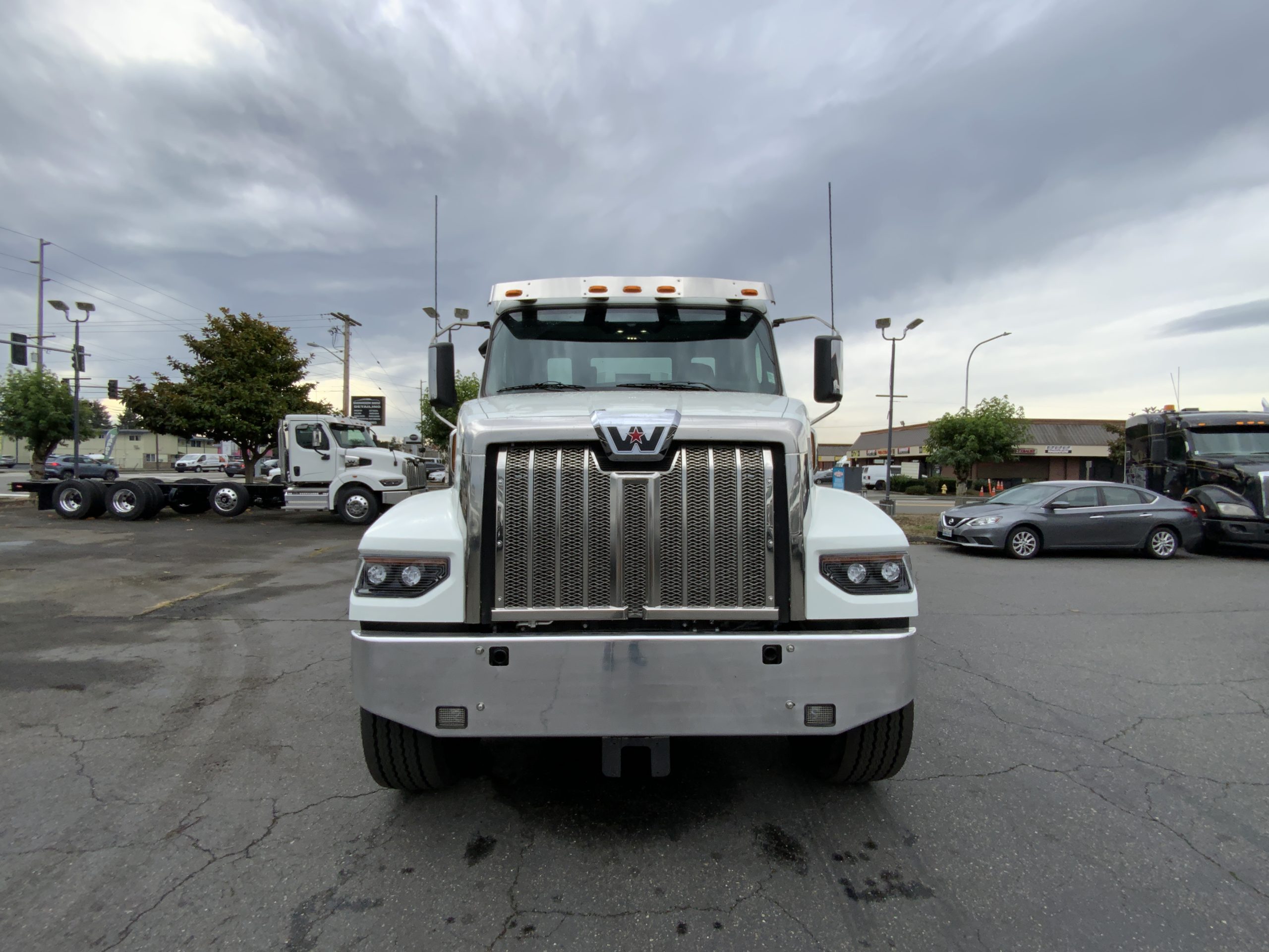 2025 WESTERN STAR 47X 2025 WESTERN STAR 47X - image 2 of 6