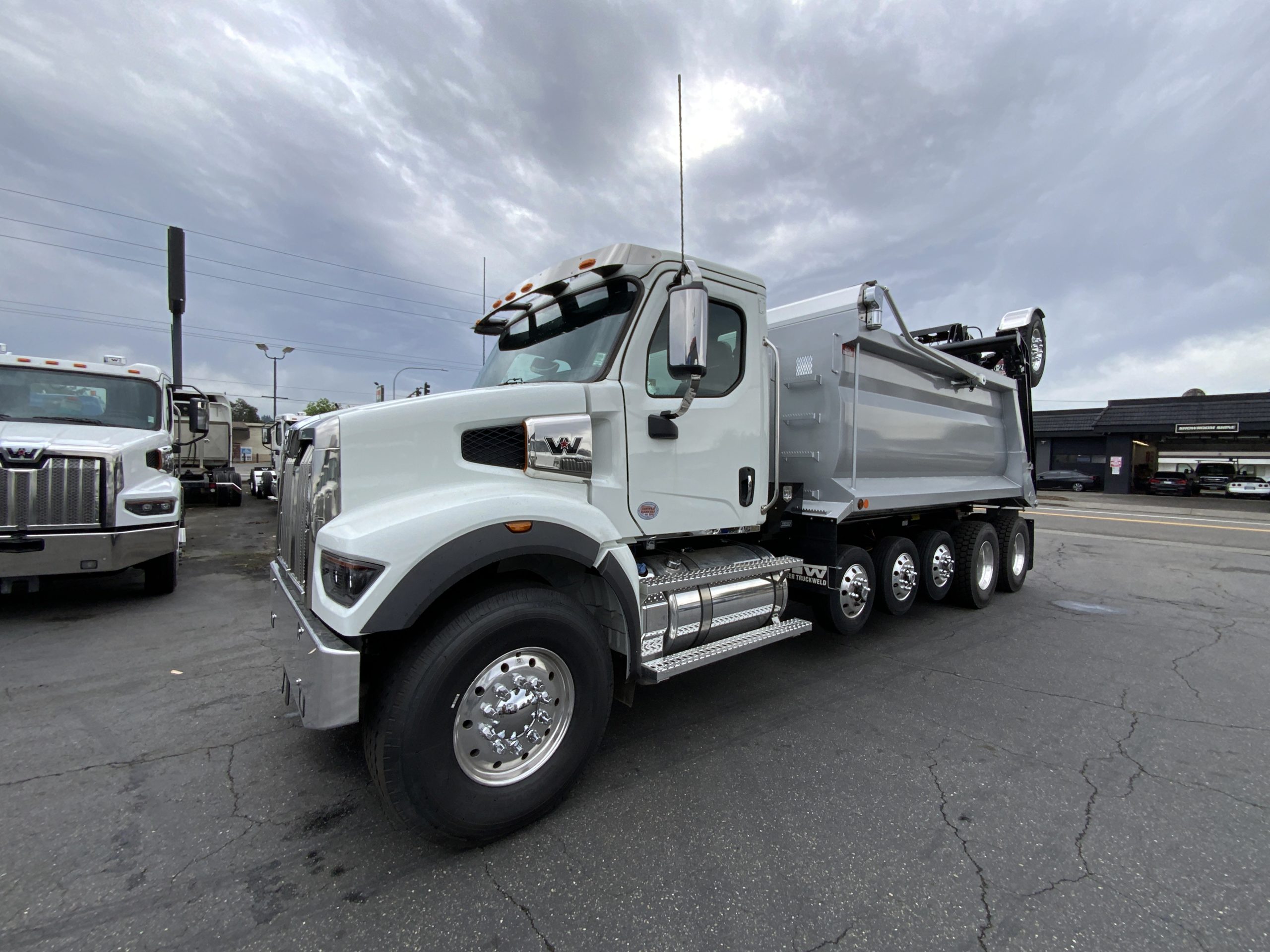 2025 WESTERN STAR 47X 2025 WESTERN STAR 47X - image 1 of 6