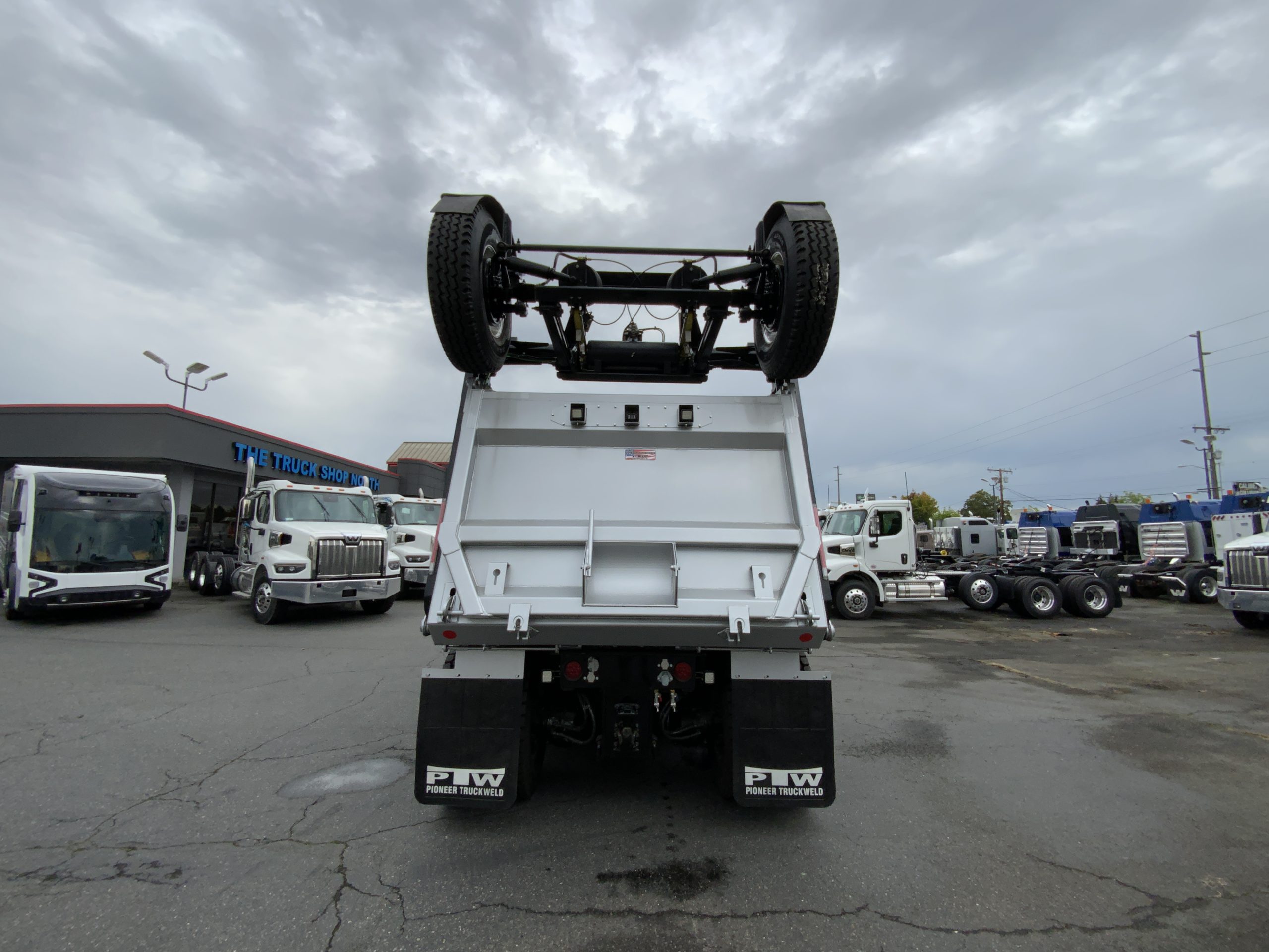 2025 WESTERN STAR 47X 2025 WESTERN STAR 47X - image 5 of 6