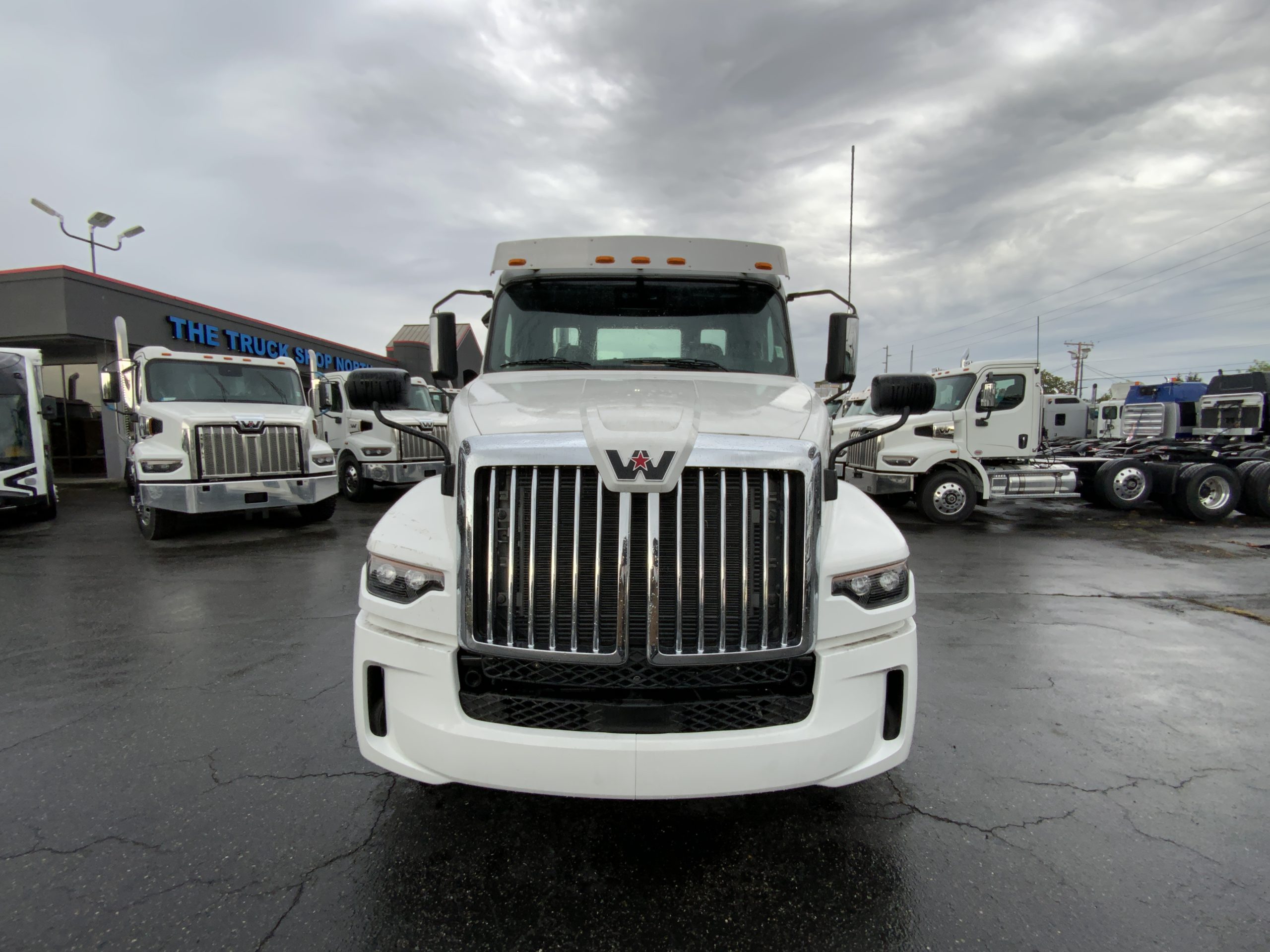 2025 WESTERN STAR 57X 2025 WESTERN STAR 57X - image 2 of 6