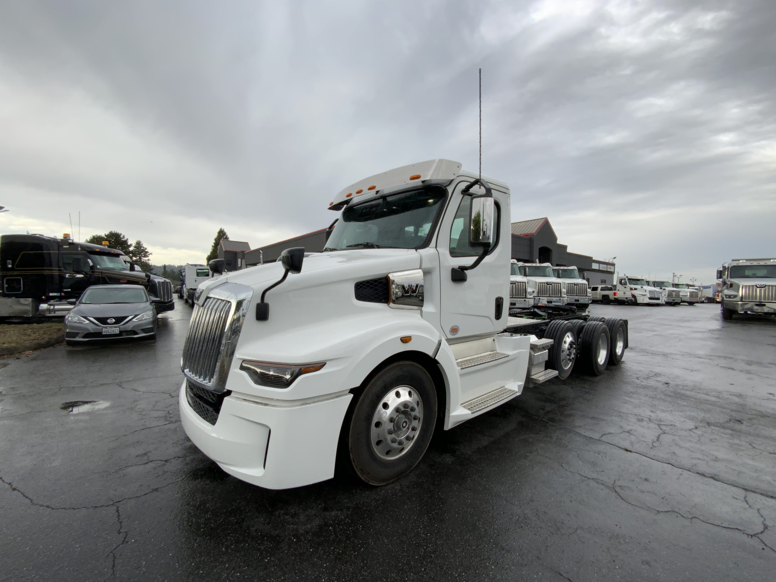 2025 WESTERN STAR 57X 2025 WESTERN STAR 57X - image 1 of 6