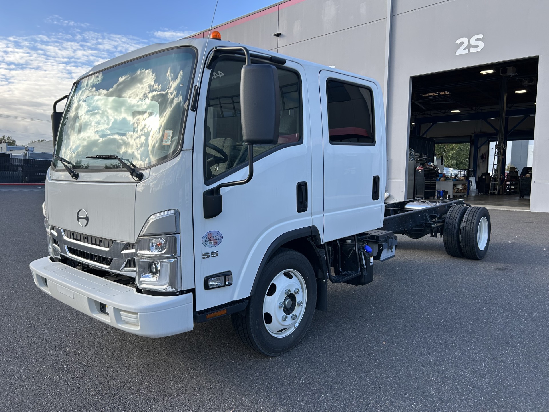 2023 HINO S5 - image 1 of 6