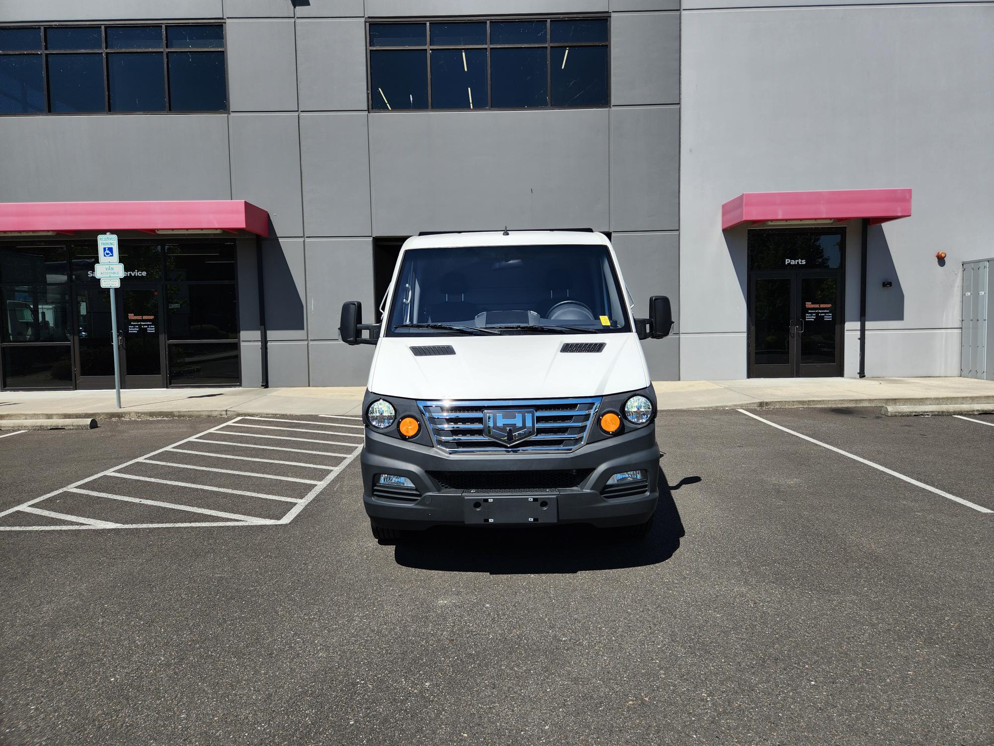 2022 WORKHORSE W4CC - image 2 of 6