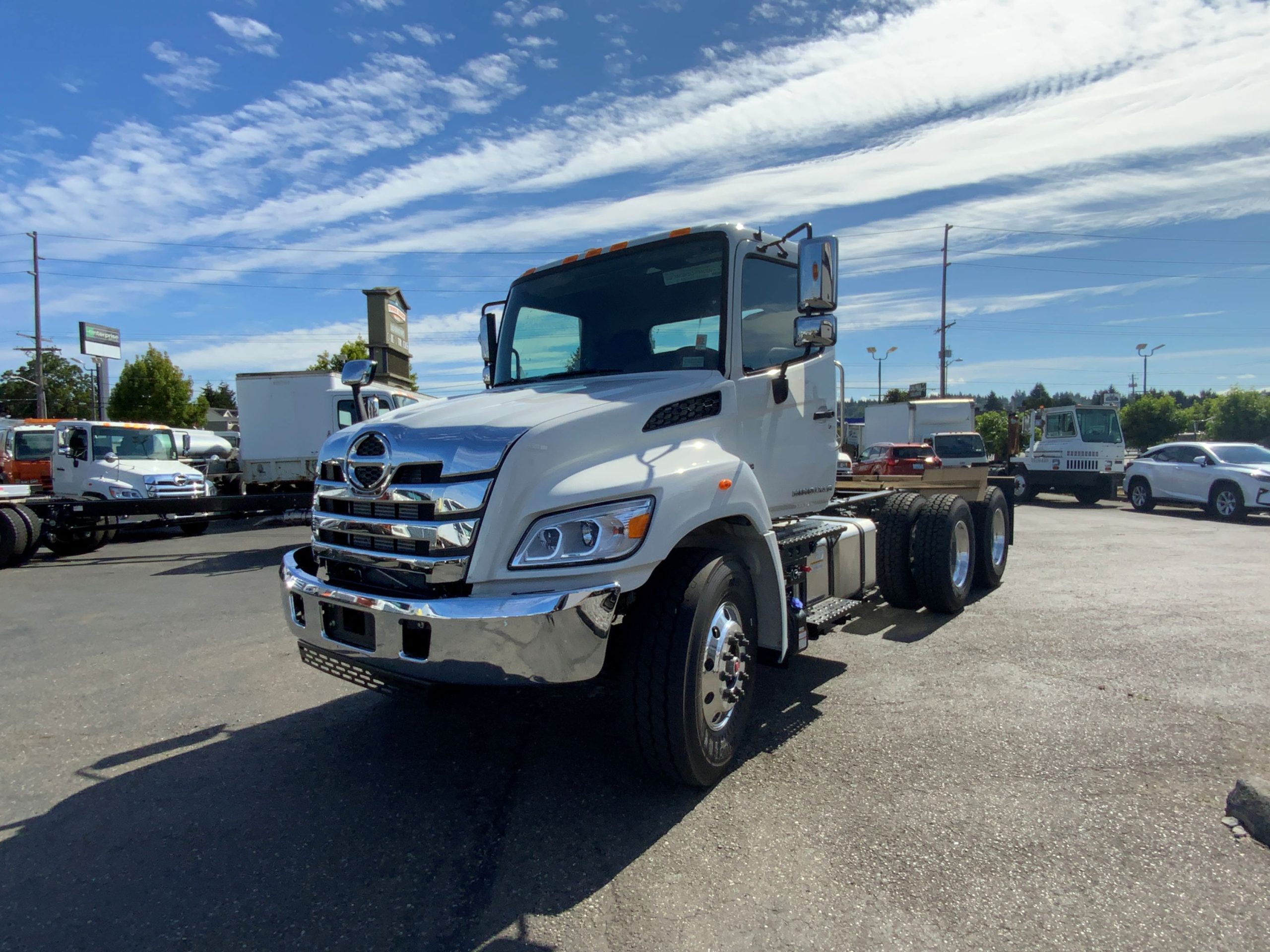 2026 HINO XL8 - image 1 of 6