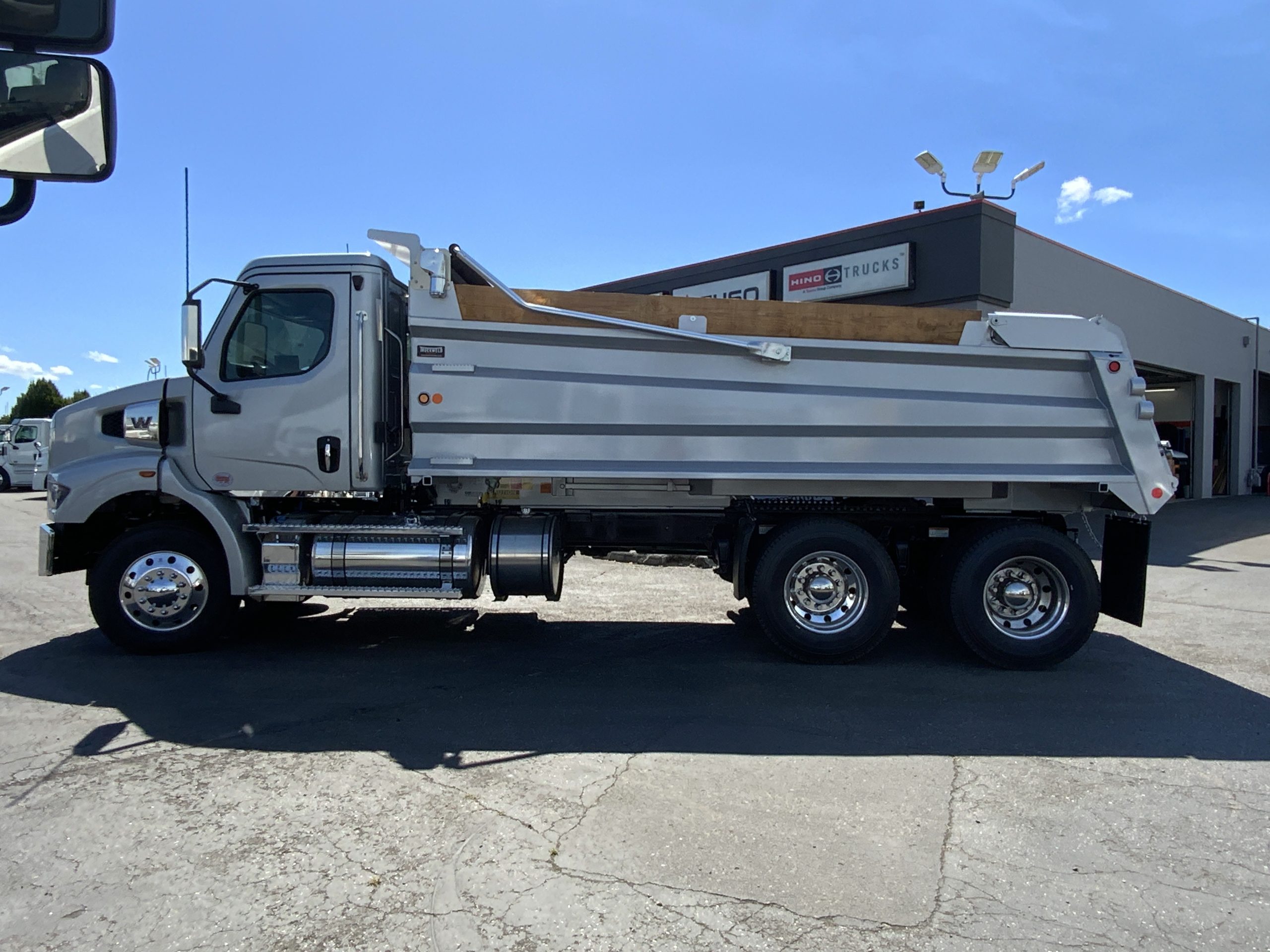 2026 WESTERN STAR 47X - image 3 of 6