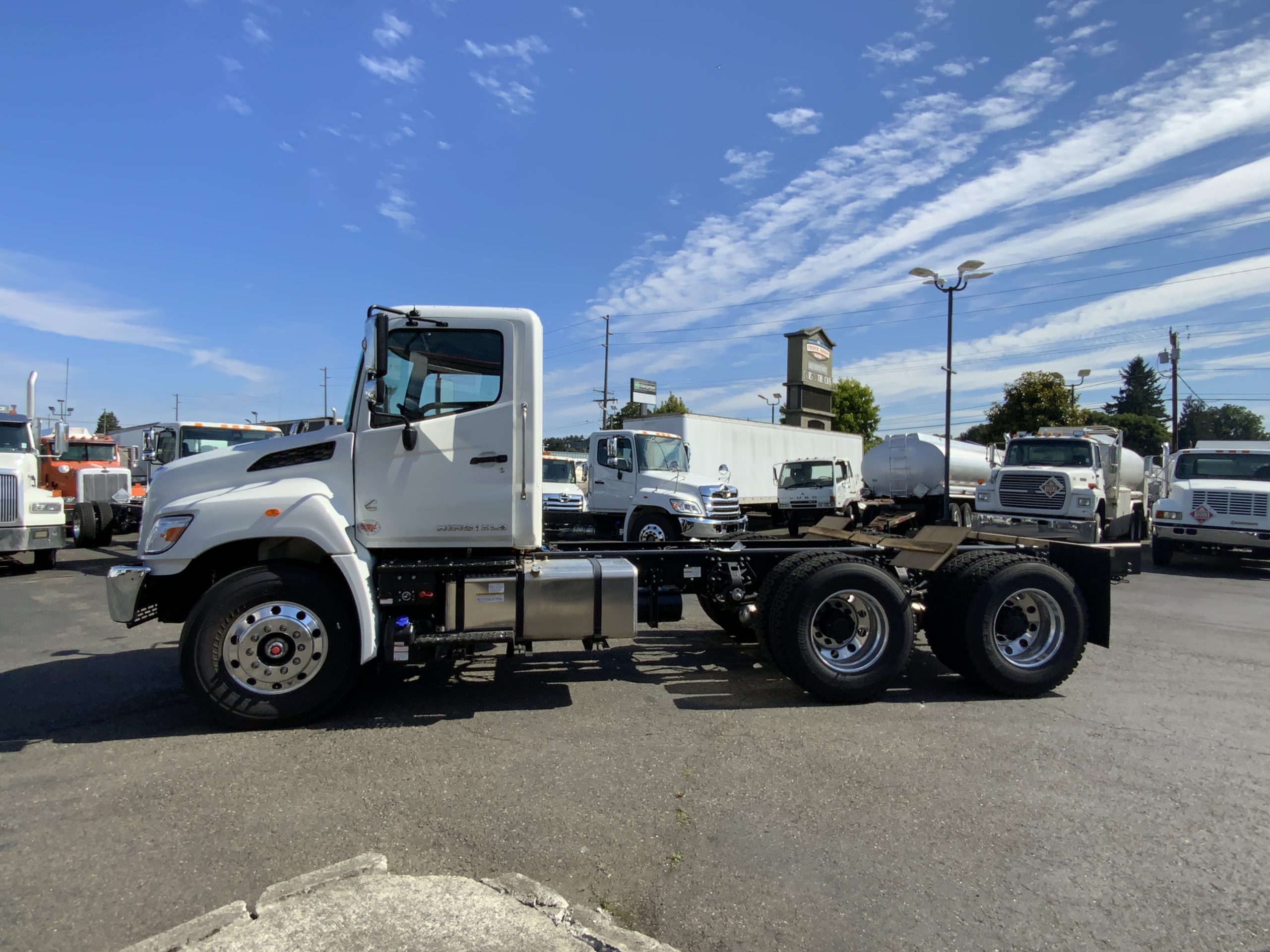 2026 HINO XL8 - image 3 of 6