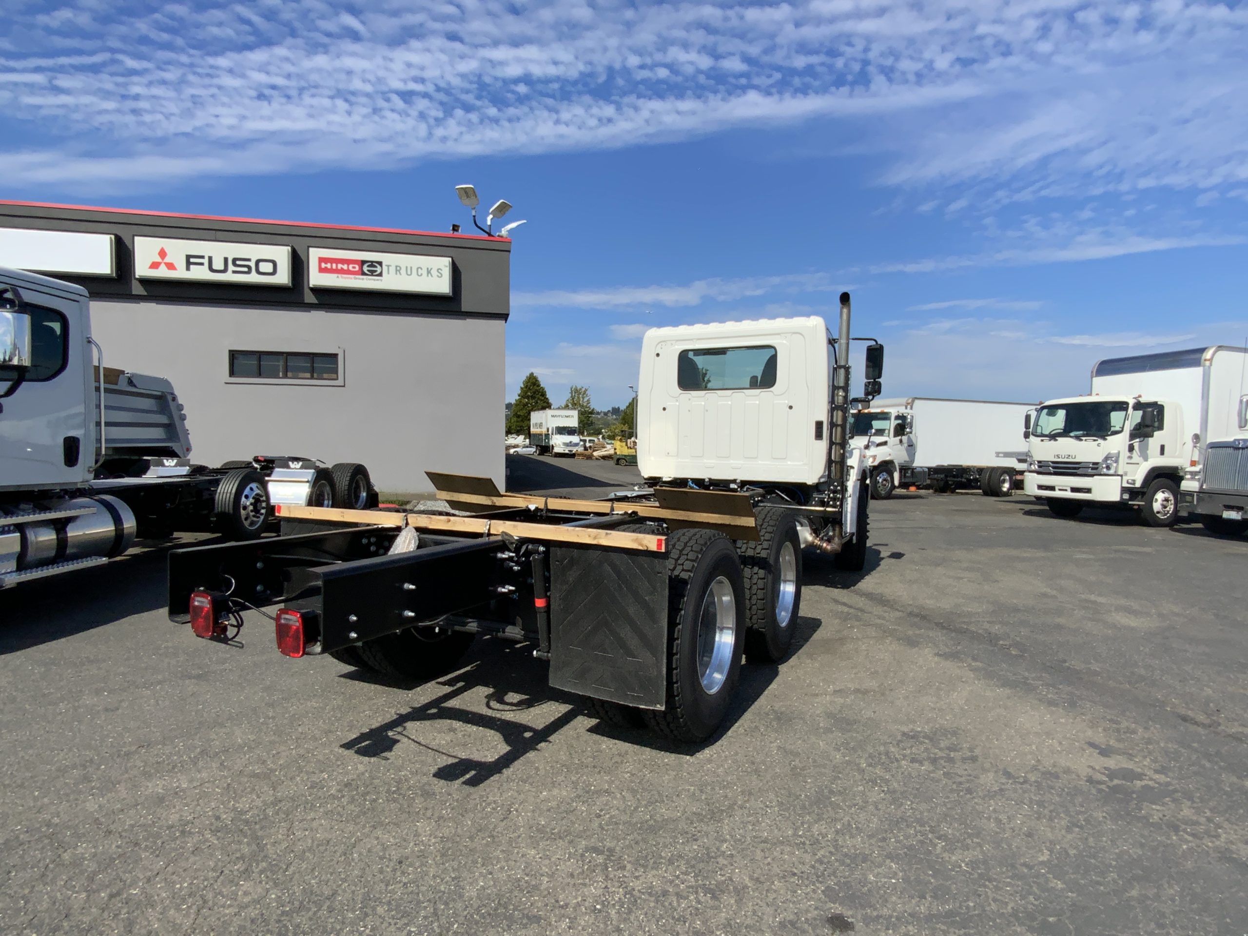 2026 HINO XL8 - image 6 of 6
