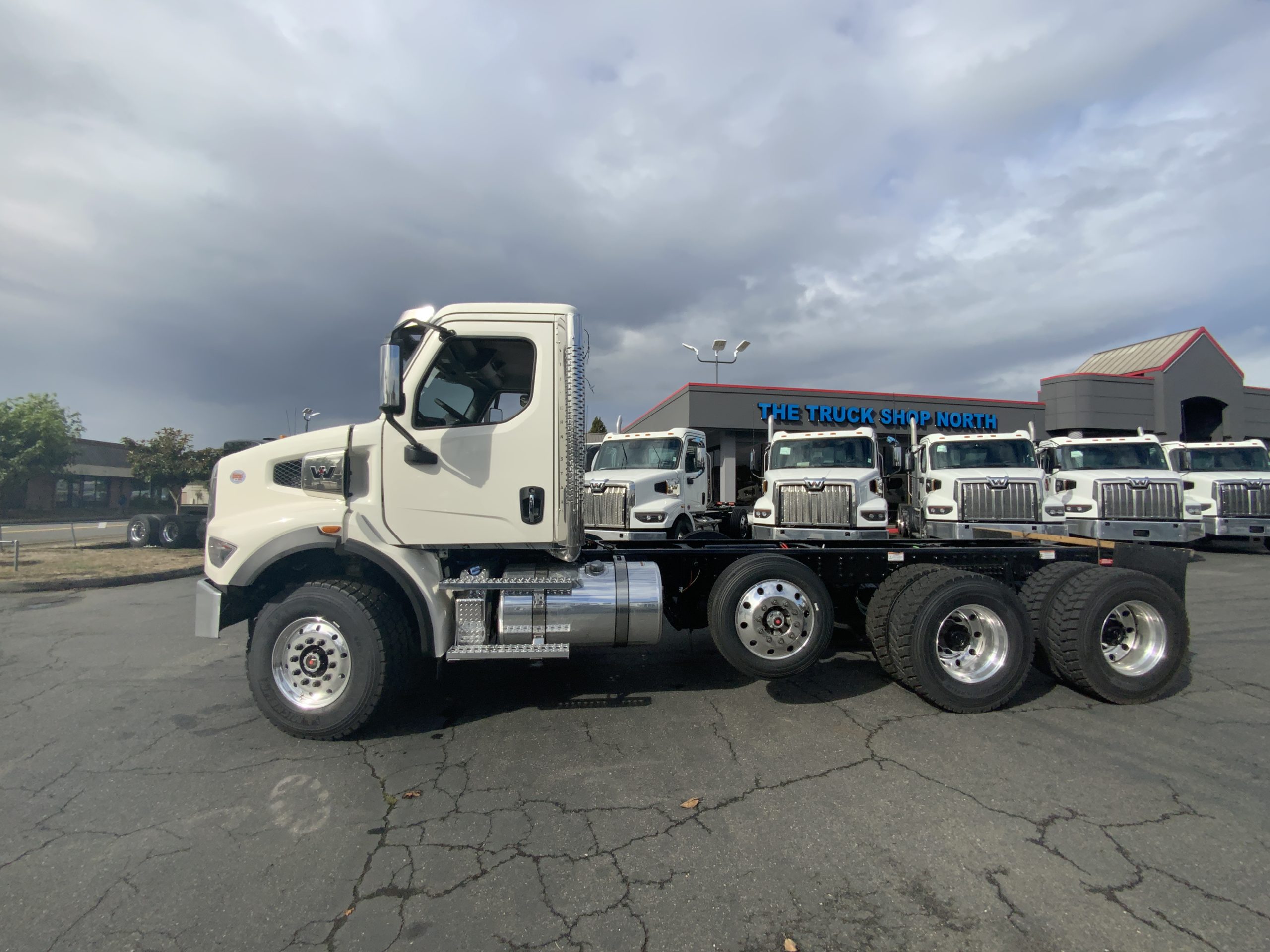2026 WESTERN STAR 49X - image 3 of 6