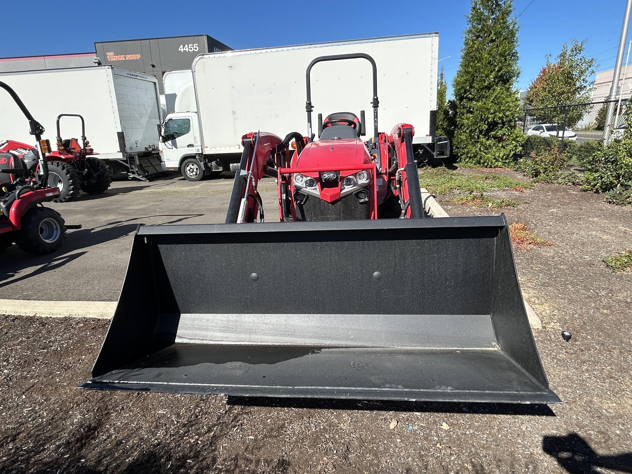 Mahindra 1640 Compact Utility Tractor Mahindra 1640 Compact Utility Tractor - image 5 of 6