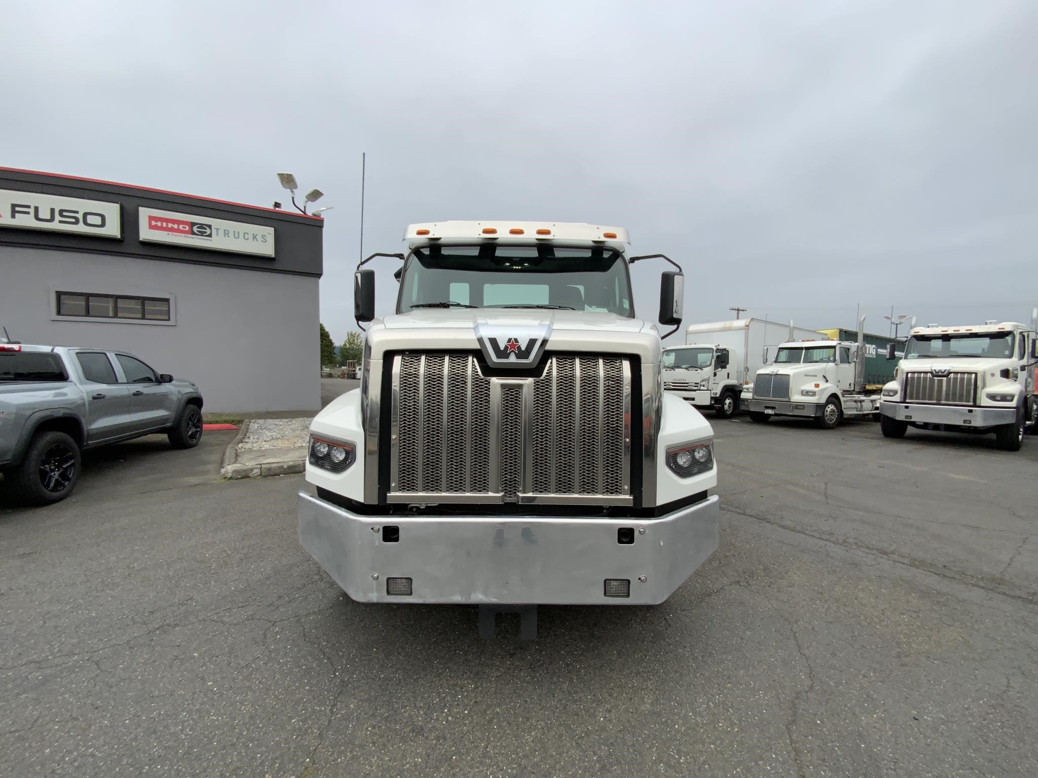 2025 WESTERN STAR 49X - image 2 of 6