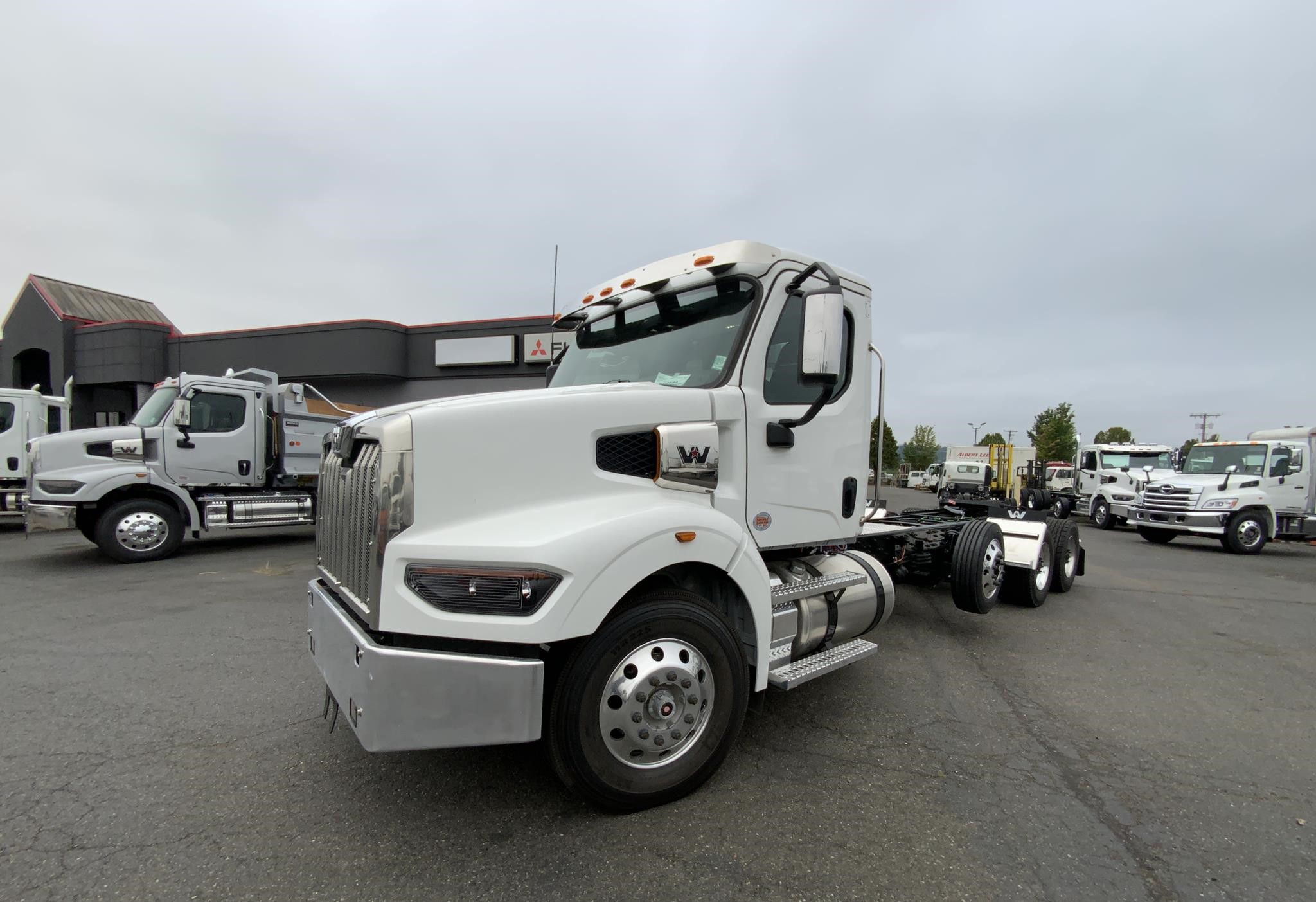 2025 WESTERN STAR 49X - image 1 of 6