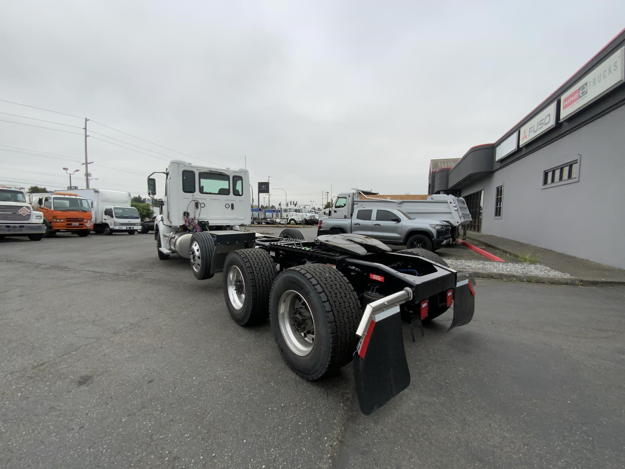 2025 WESTERN STAR 49X - image 4 of 6