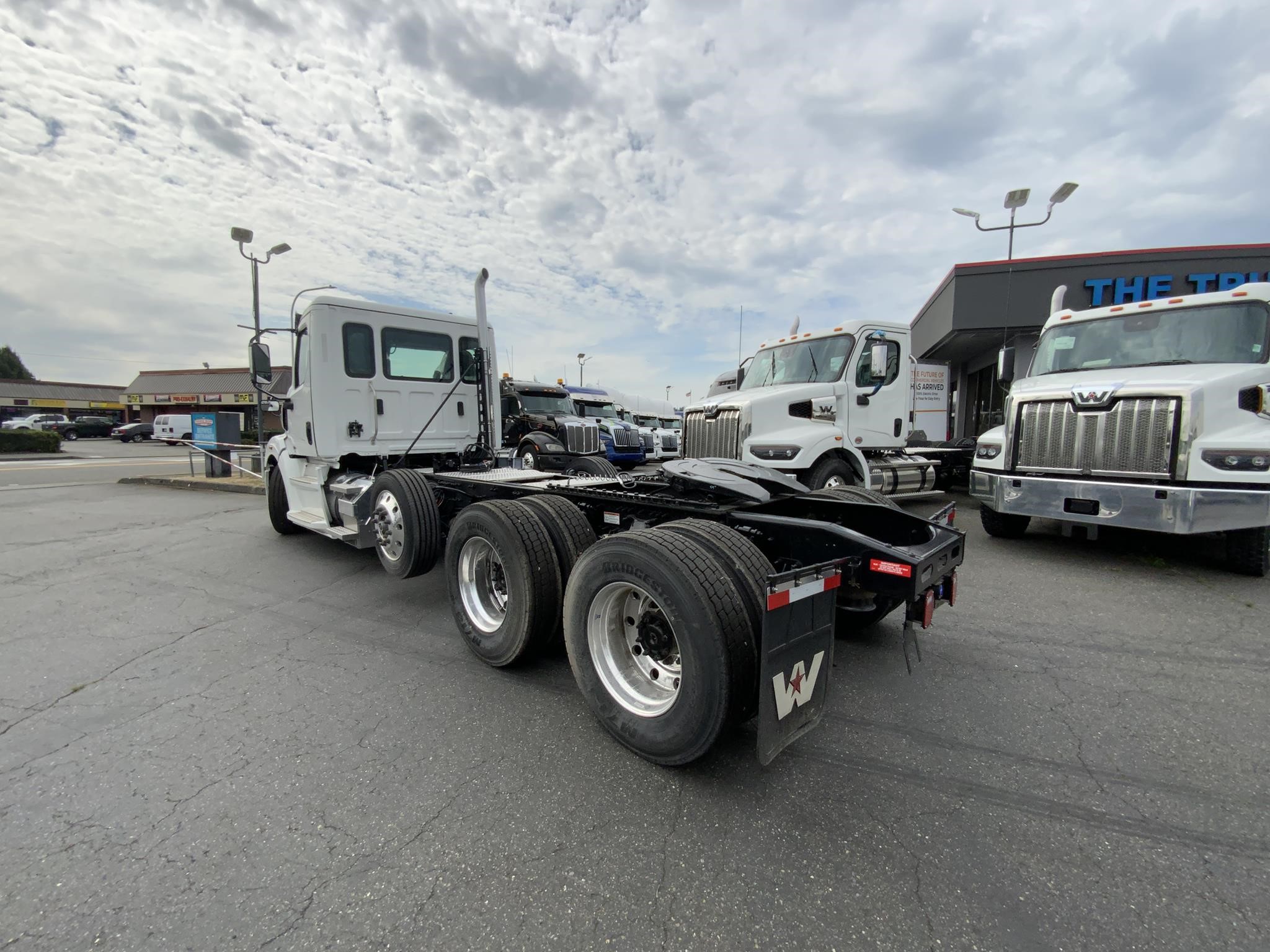 2025 WESTERN STAR 57X - image 4 of 6