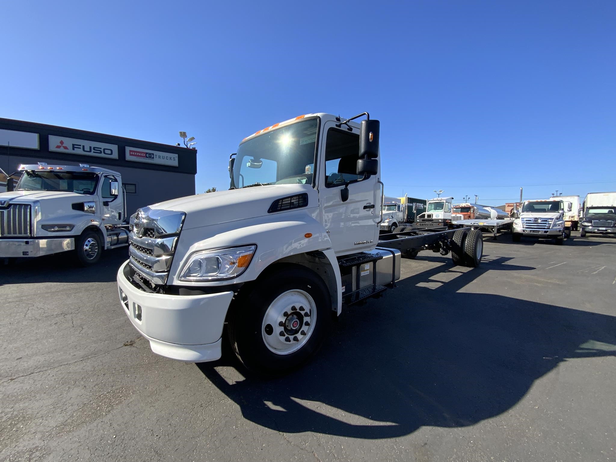 2025 HINO L6 - image 1 of 6