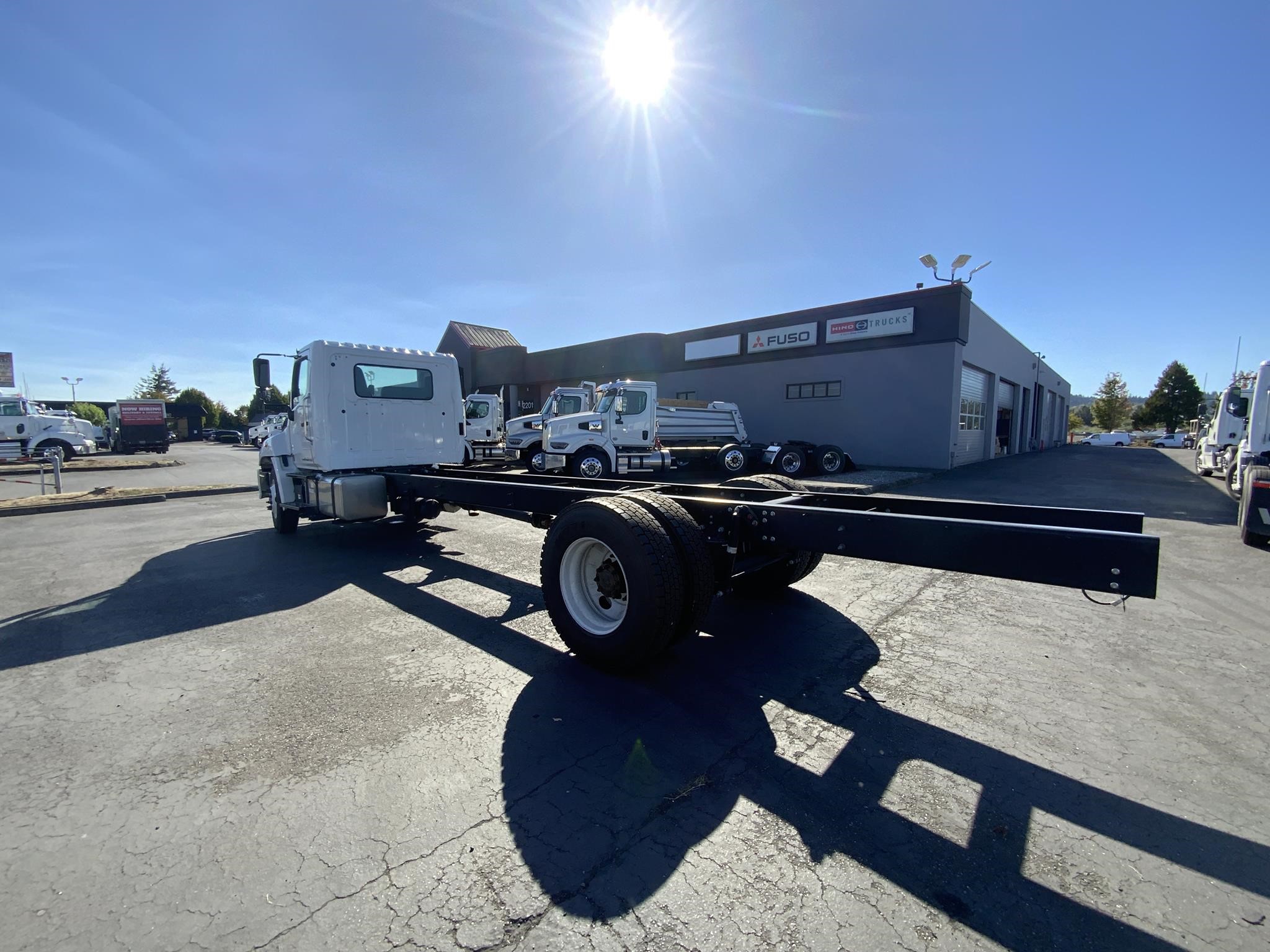 2025 HINO L6 - image 4 of 6