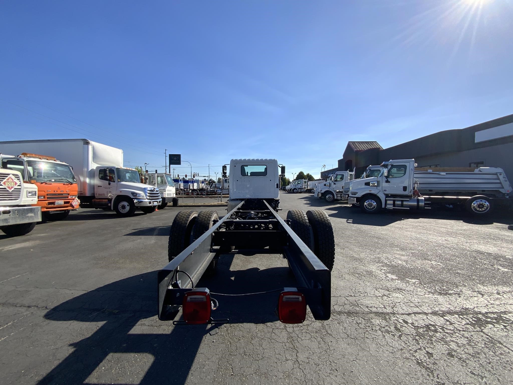 2025 HINO L6 - image 5 of 6