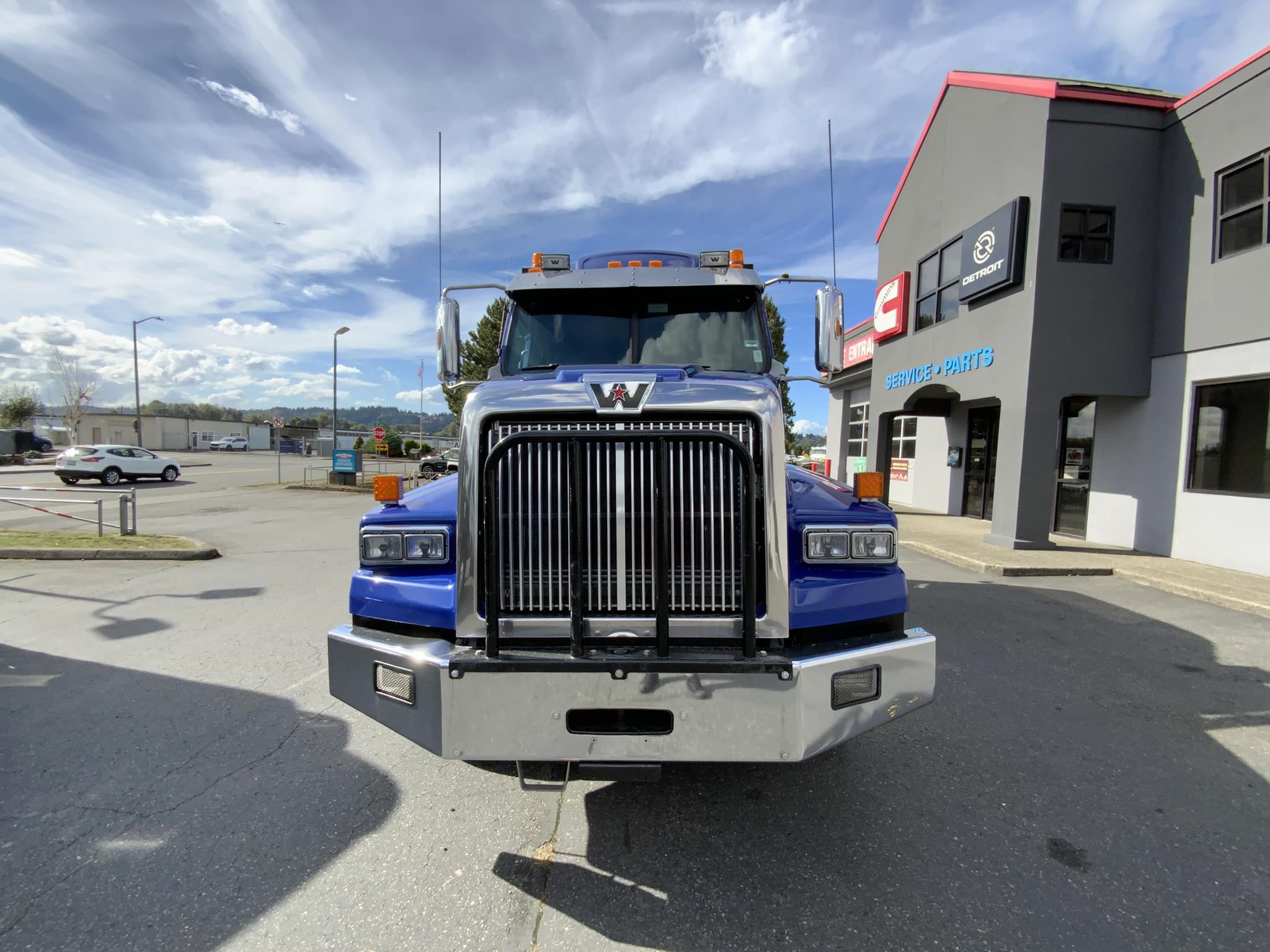 2022 WESTERN STAR 4900 - image 2 of 6