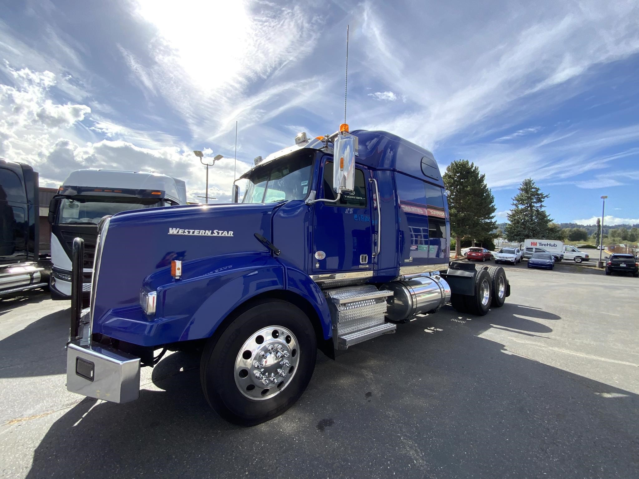 2022 WESTERN STAR 4900 - image 1 of 6