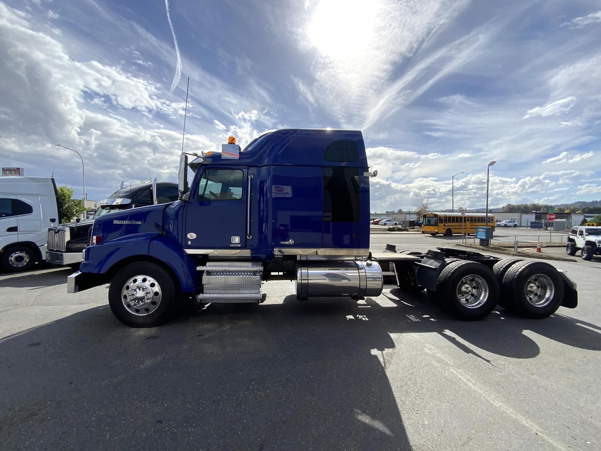 2022 WESTERN STAR 4900 - image 4 of 6