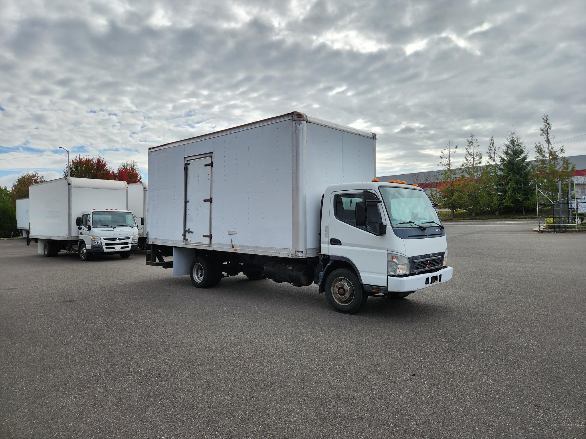 2007 MITSUBISHI FUSO FE180 - image 5 of 6