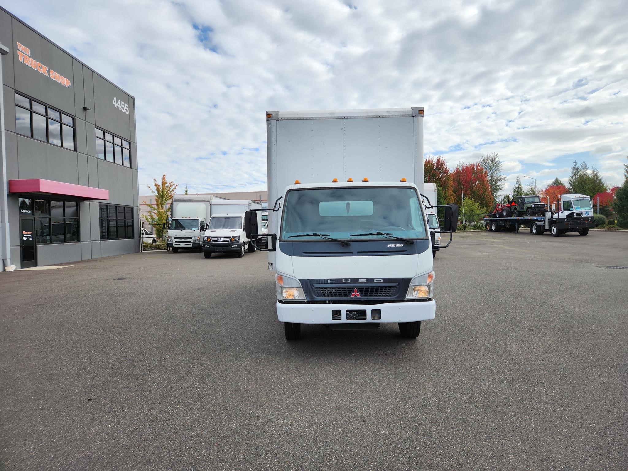 2007 MITSUBISHI FUSO FE180 - image 2 of 6
