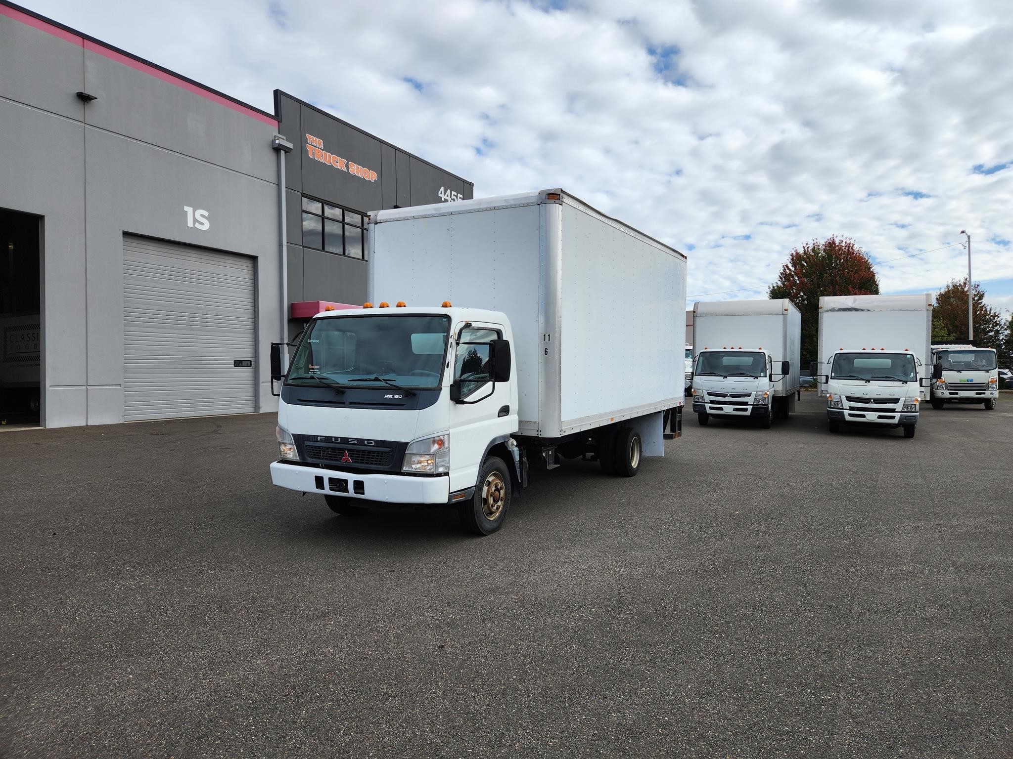 2007 MITSUBISHI FUSO FE180 - image 1 of 6