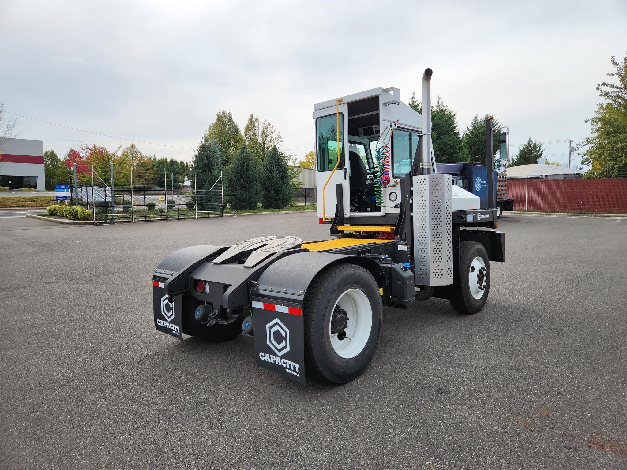 2024 CAPACITY TJ5000 - image 2 of 6