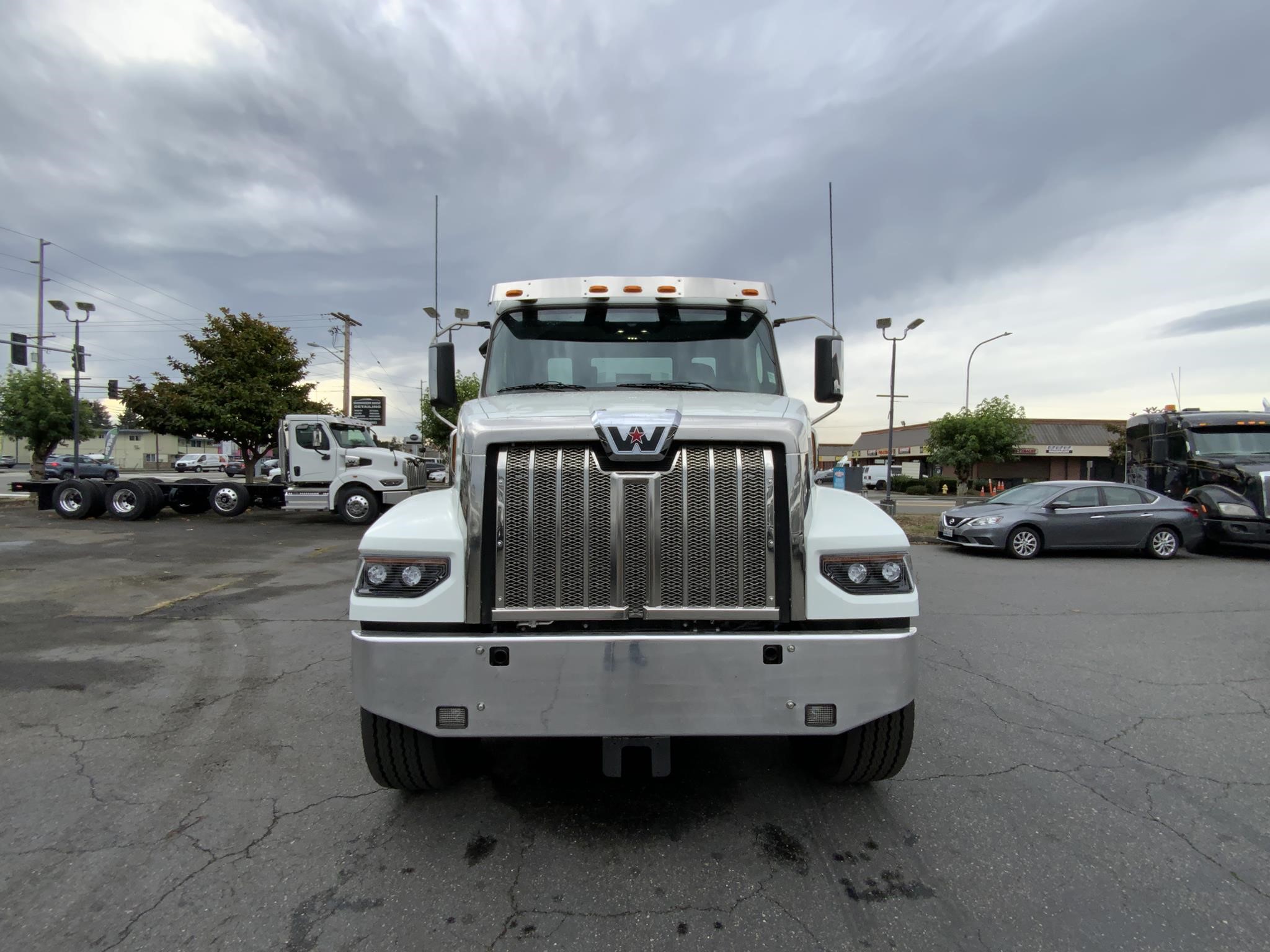 2025 WESTERN STAR 47X 2025 WESTERN STAR 47X - image 2 of 6