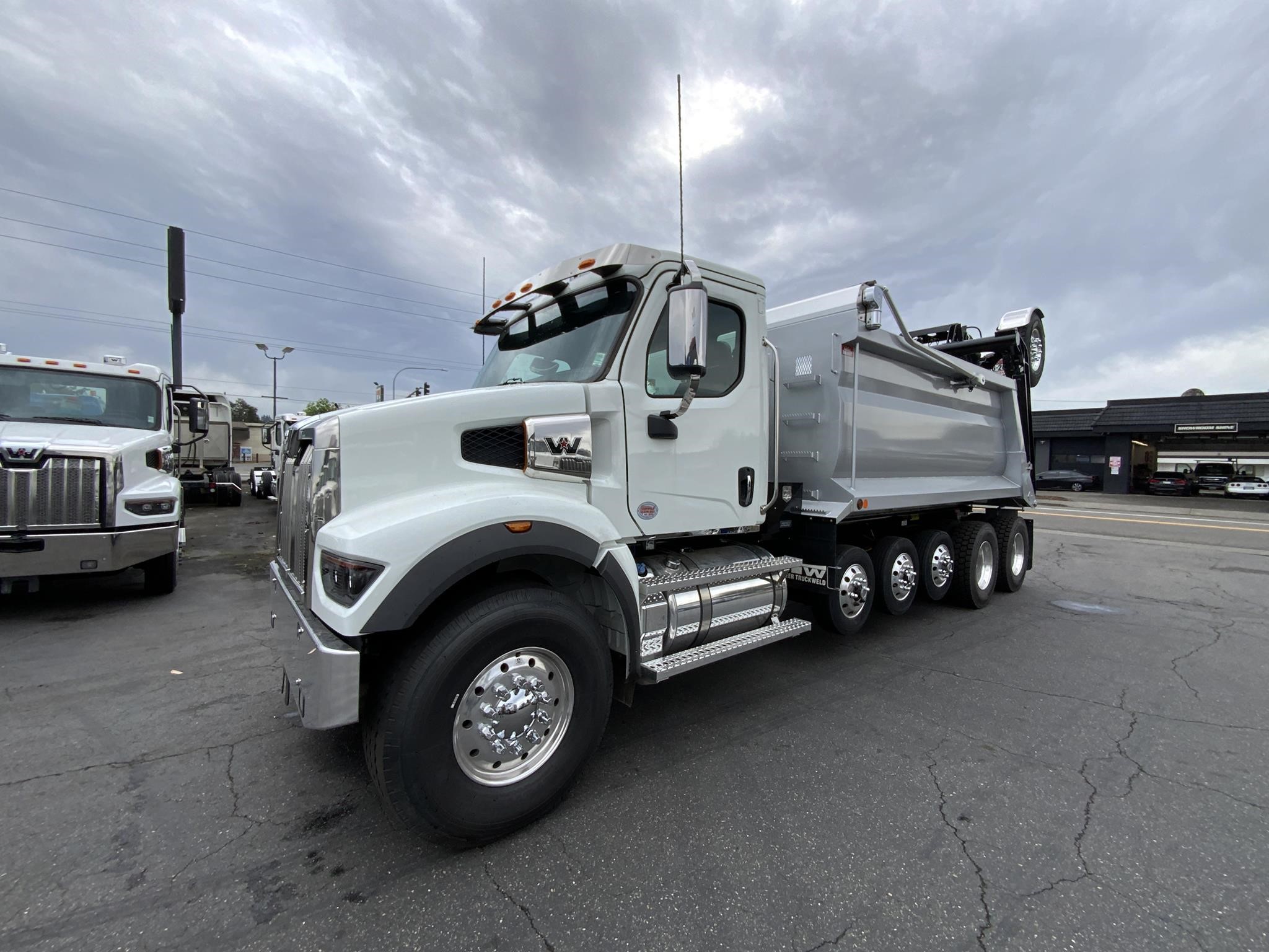 2025 WESTERN STAR 47X 2025 WESTERN STAR 47X - image 1 of 6