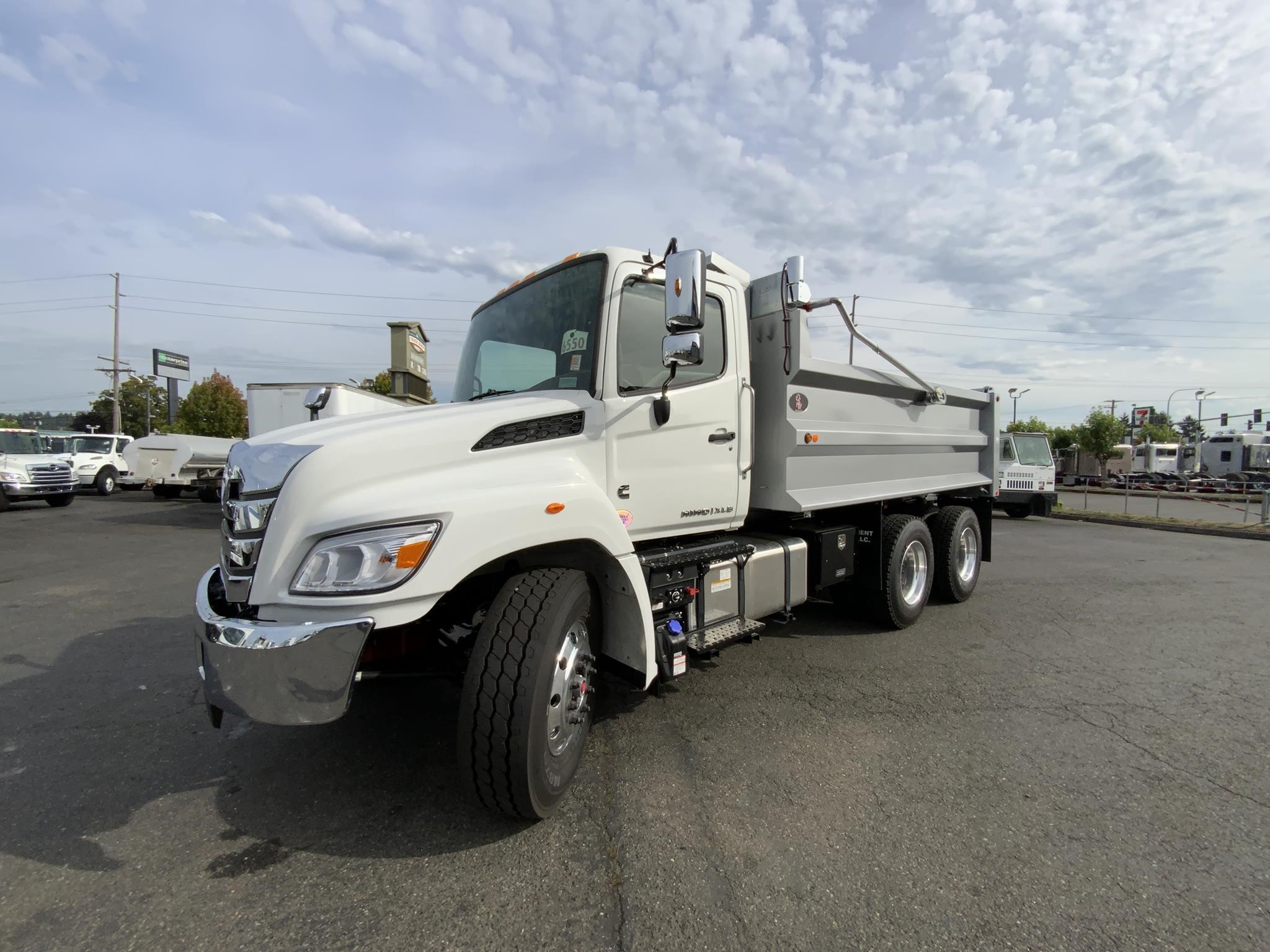 2026 HINO XL8 - image 1 of 6