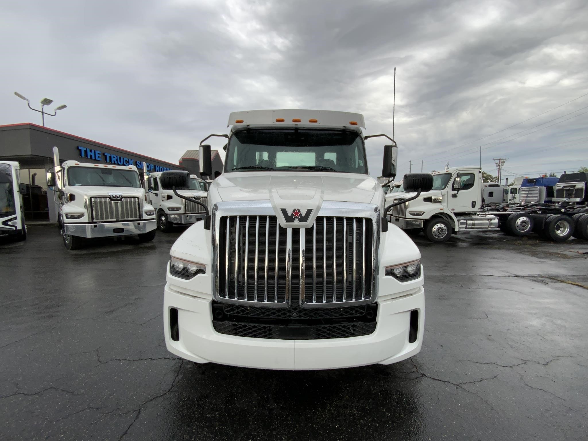 2025 WESTERN STAR 57X 2025 WESTERN STAR 57X - image 2 of 6