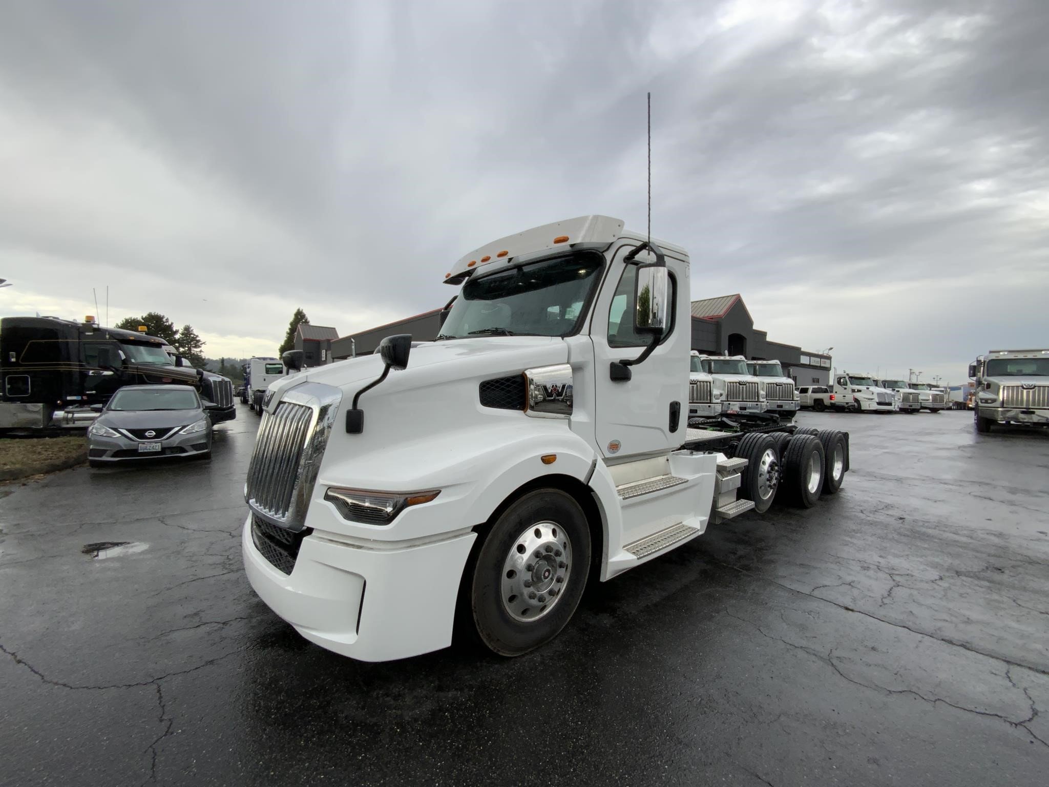 2025 WESTERN STAR 57X 2025 WESTERN STAR 57X - image 1 of 6