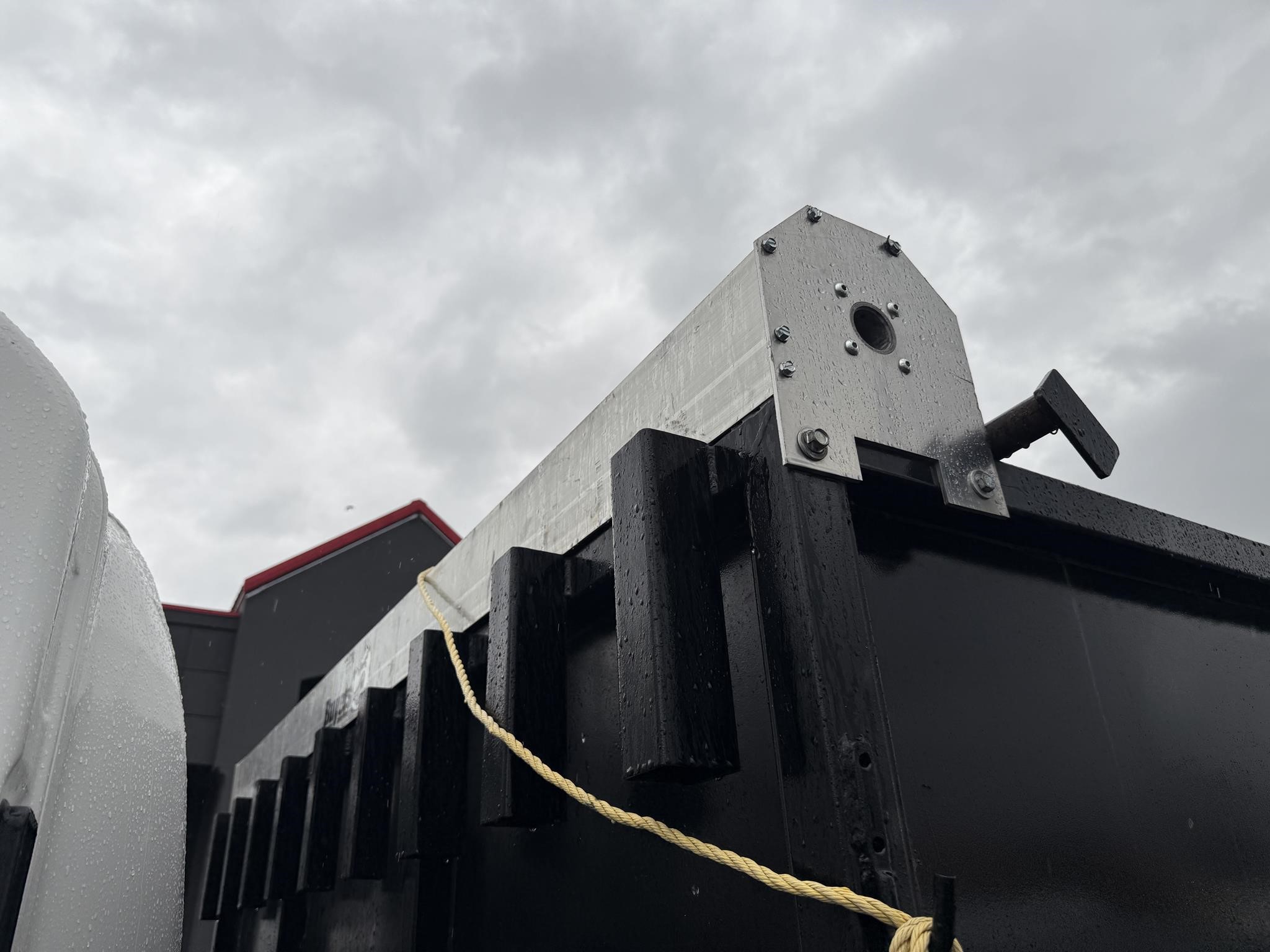 2016 ISUZU NRR 2016 ISUZU NRR - image 4 of 6