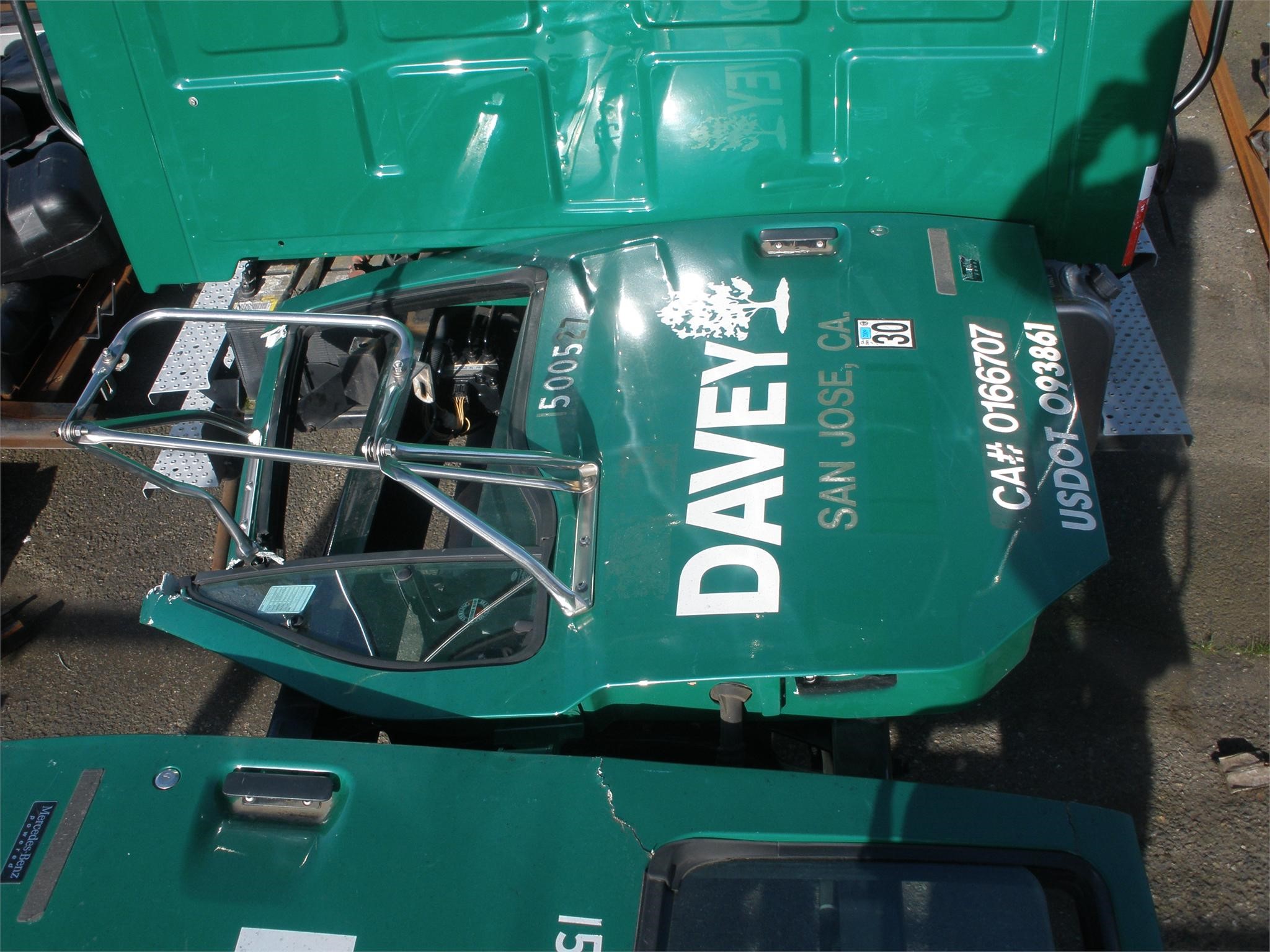 2004 STERLING ACTERRA - image 3 of 6