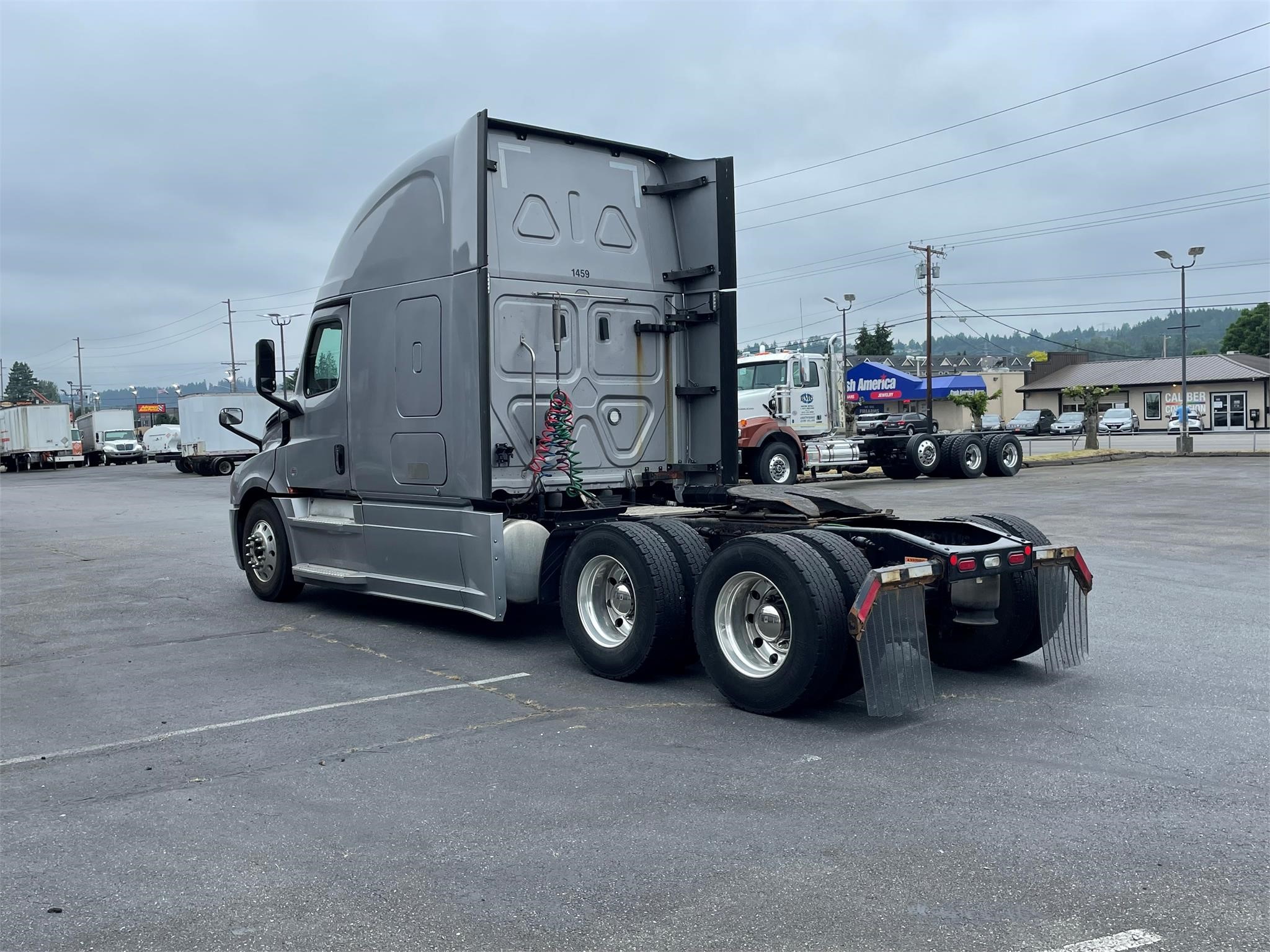 2019 FREIGHTLINER CASCADIA 126 - image 3 of 6