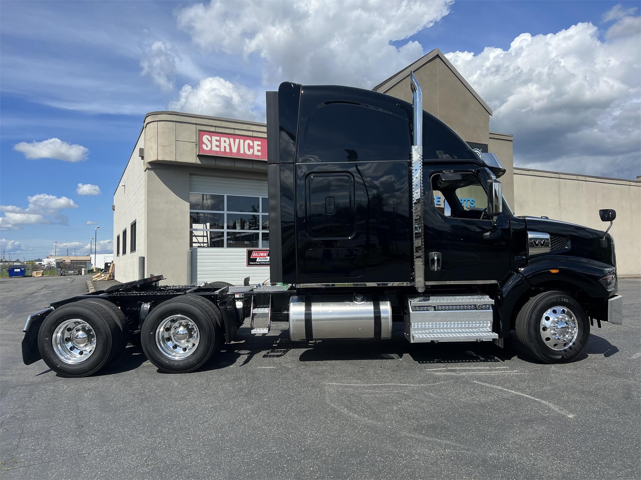 2024 WESTERN STAR 49X - image 3 of 6