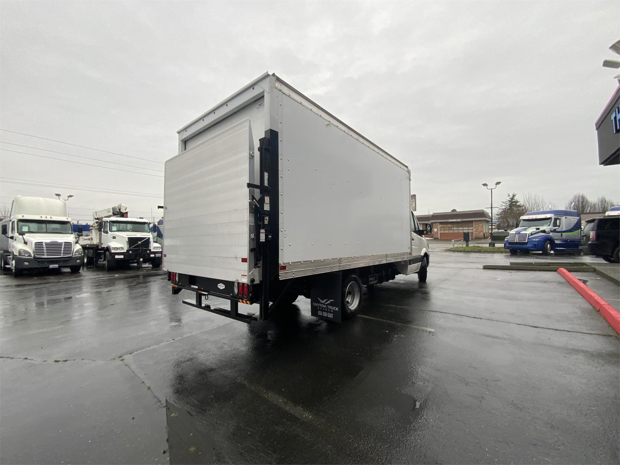 2022 WORKHORSE W4CC - image 5 of 6