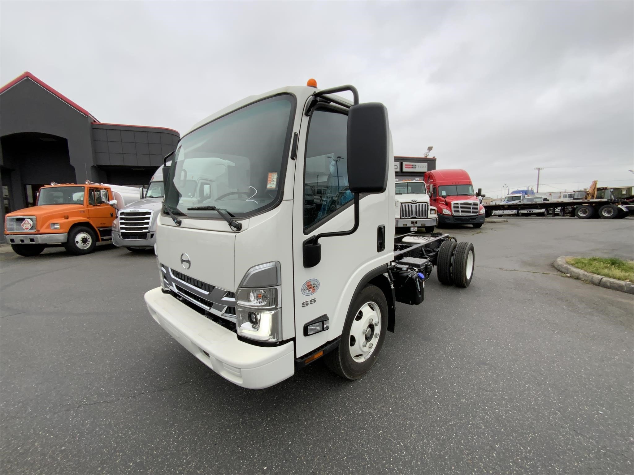 2024 HINO S5 - image 1 of 6