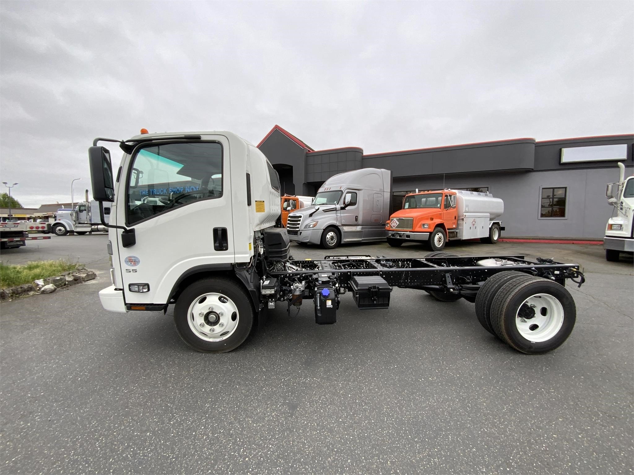 2024 HINO S5 - image 2 of 6