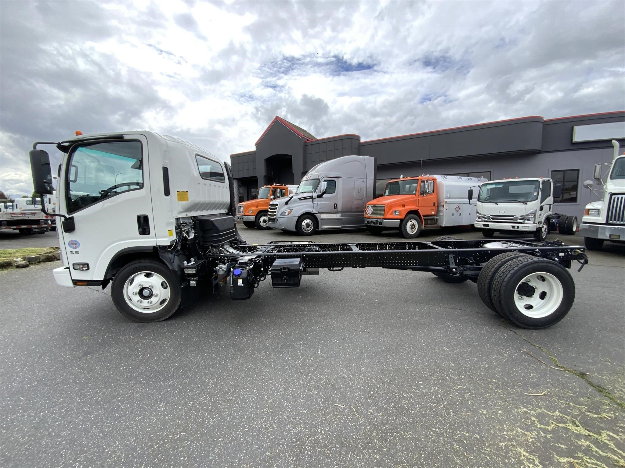 2024 HINO S5 - image 2 of 6