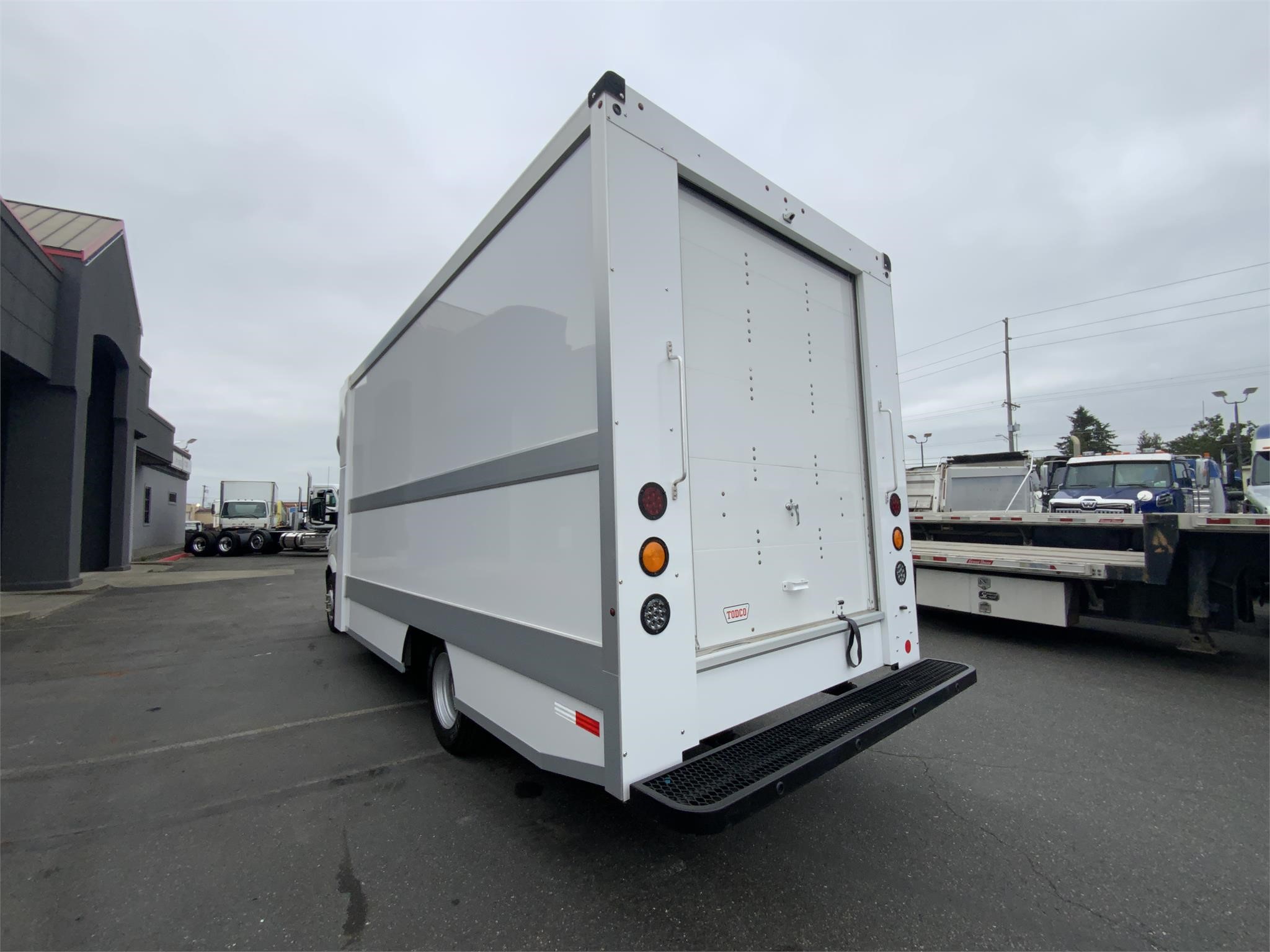 2022 WORKHORSE W750 - image 3 of 6